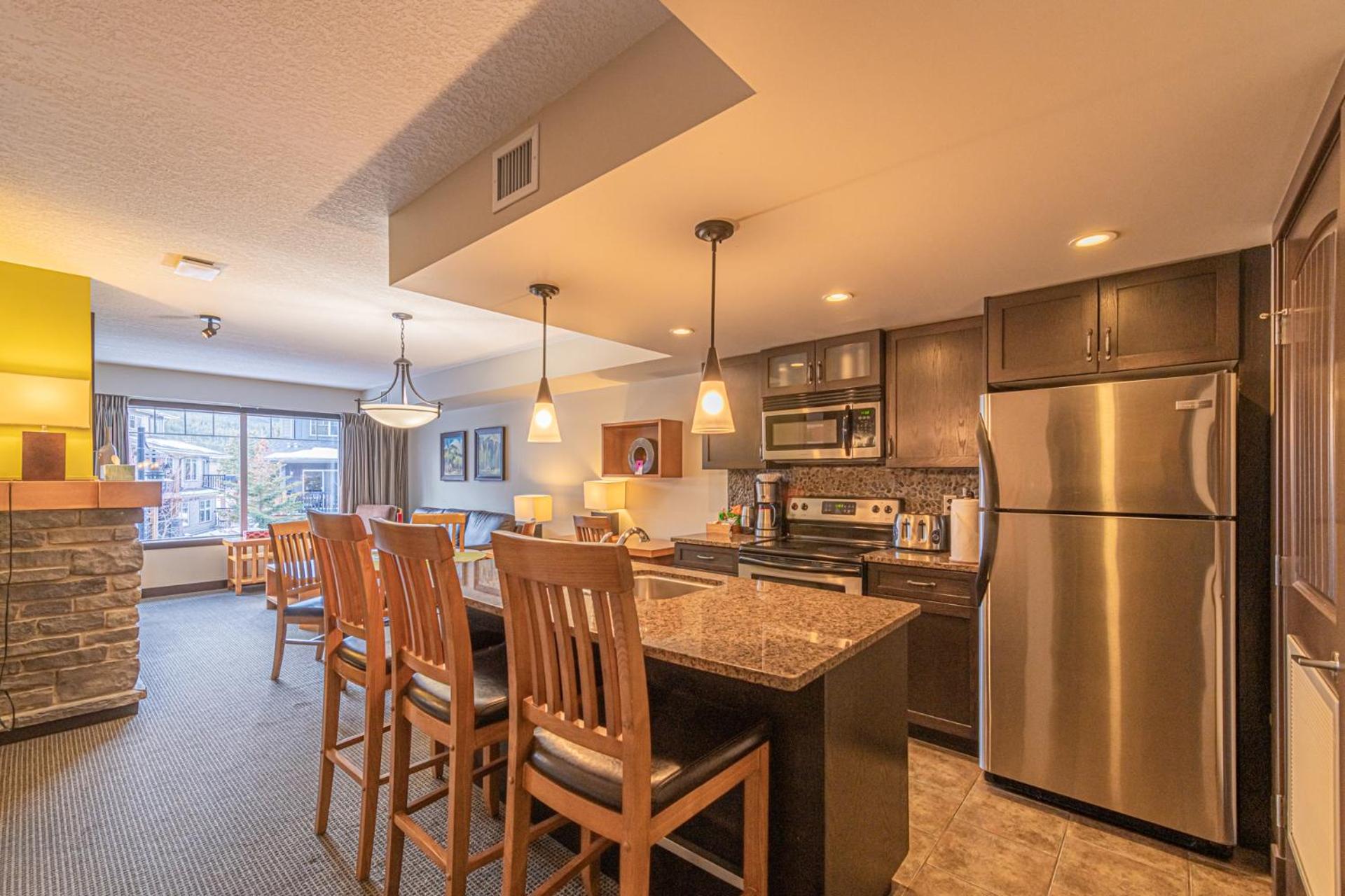 Mountain View Escape - Copperstone 2BR & Hot Tub