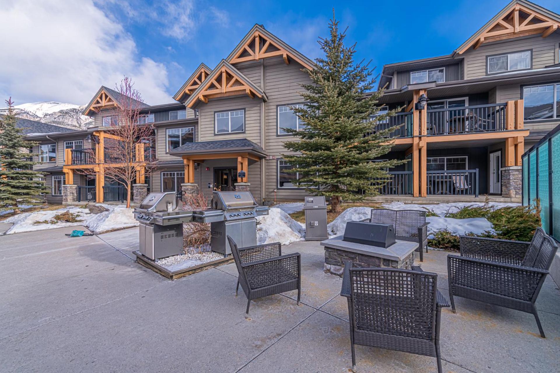 Mountain View Escape - Copperstone 2BR & Hot Tub