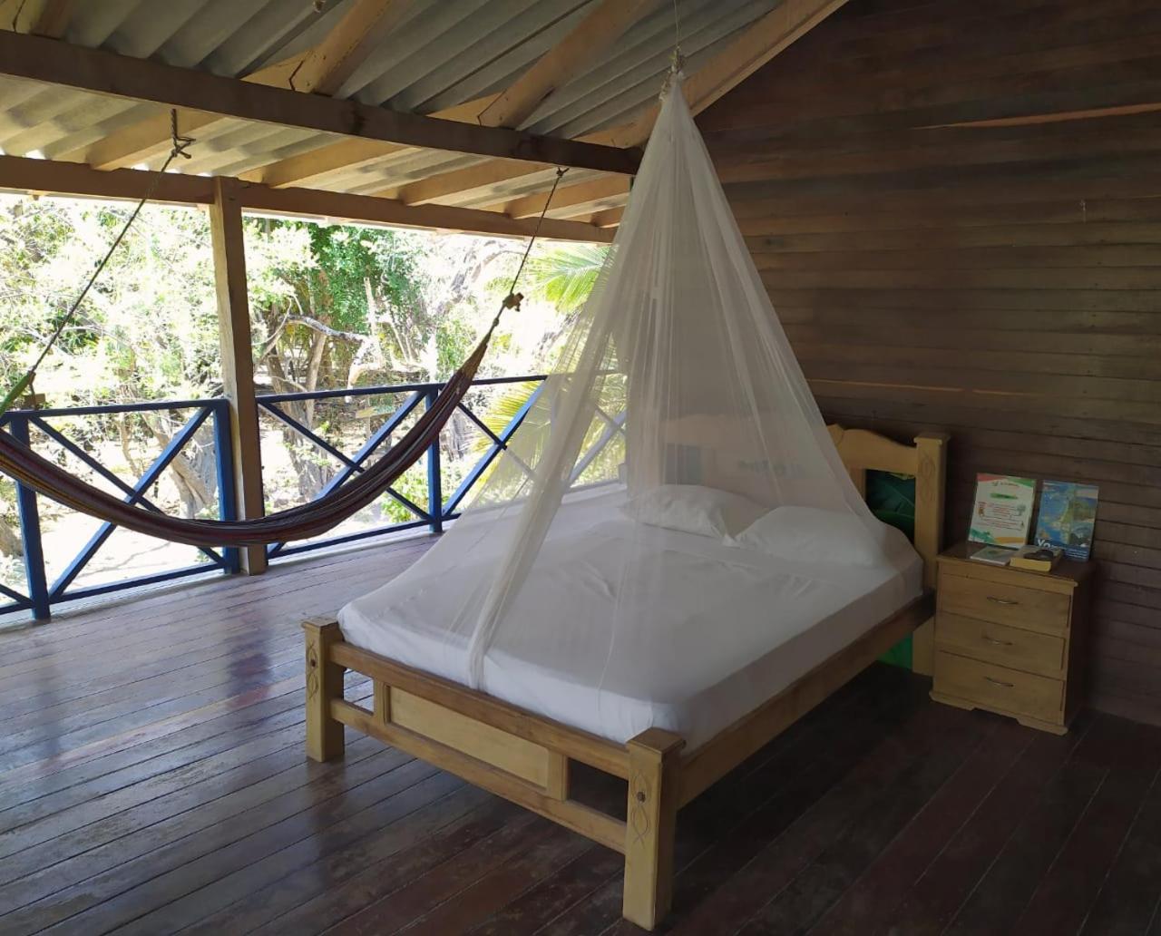 Isla Grande Eco-Hostal