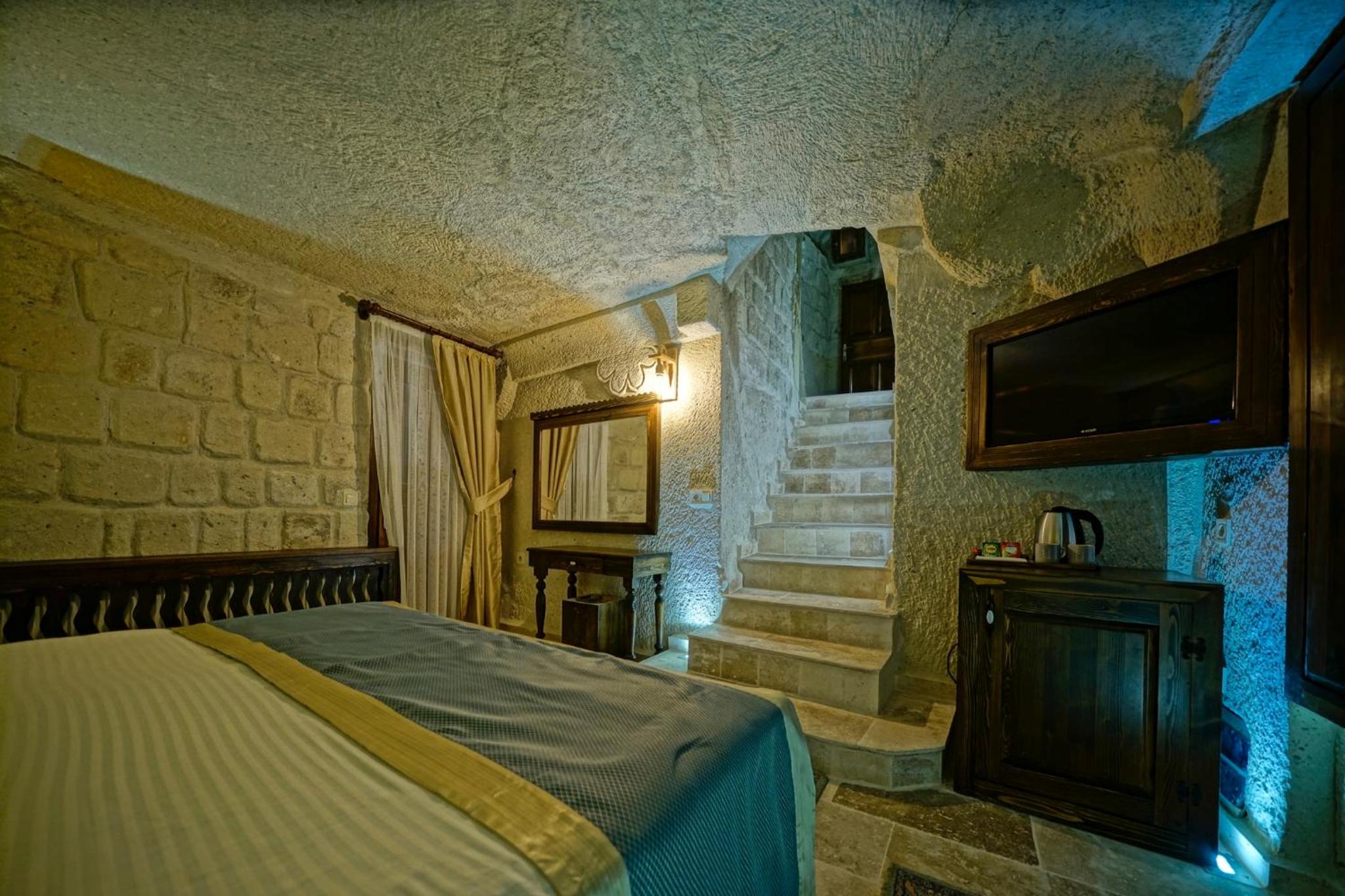 Castle Cave Hotel - Image 18