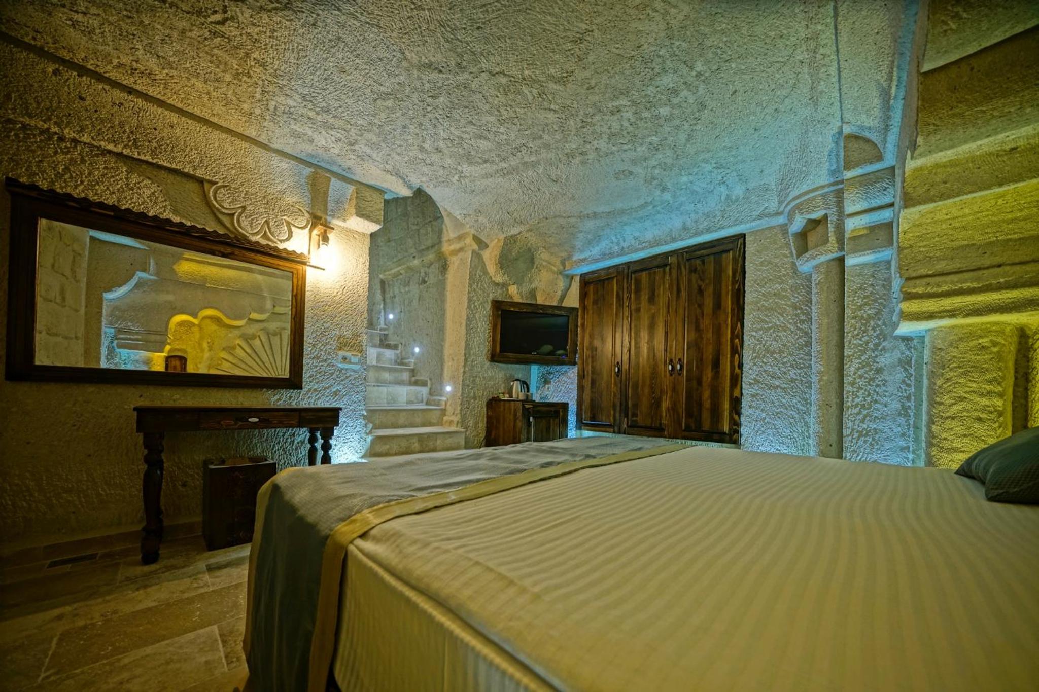 Castle Cave Hotel - Image 23
