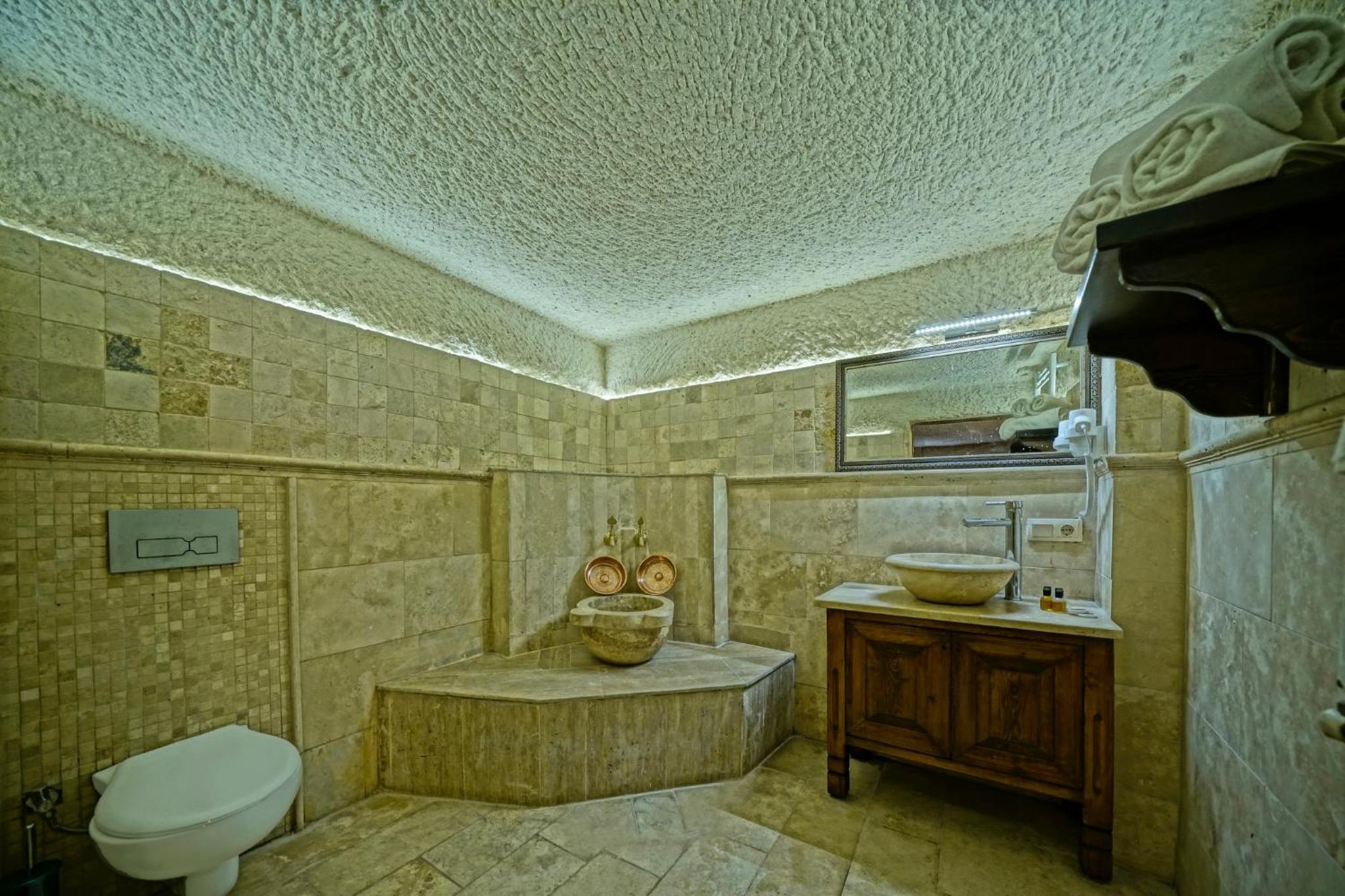 Castle Cave Hotel - Image 14