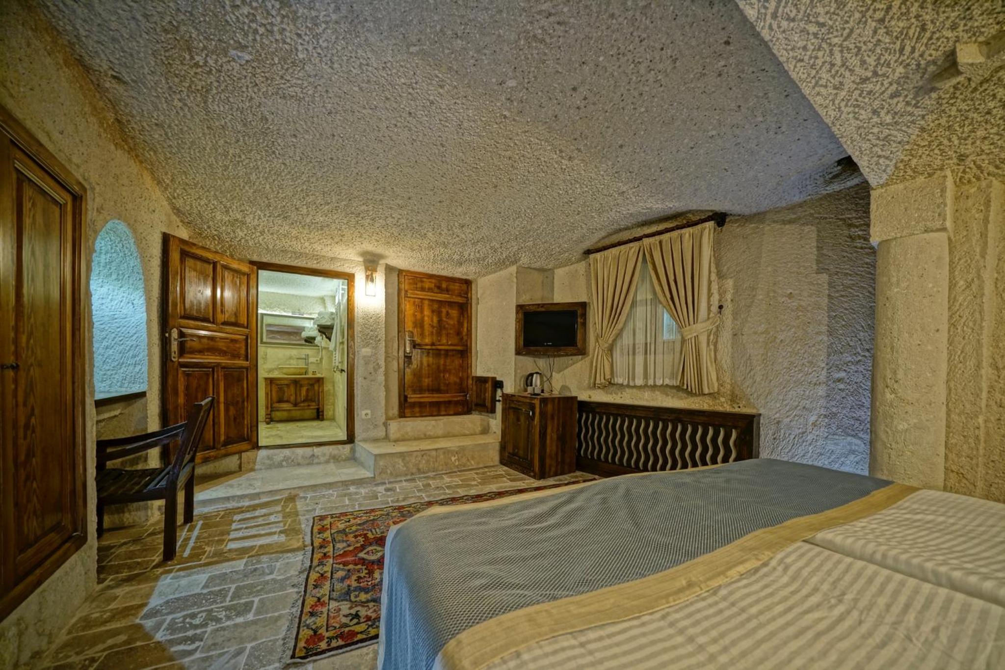 Castle Cave Hotel - Image 20