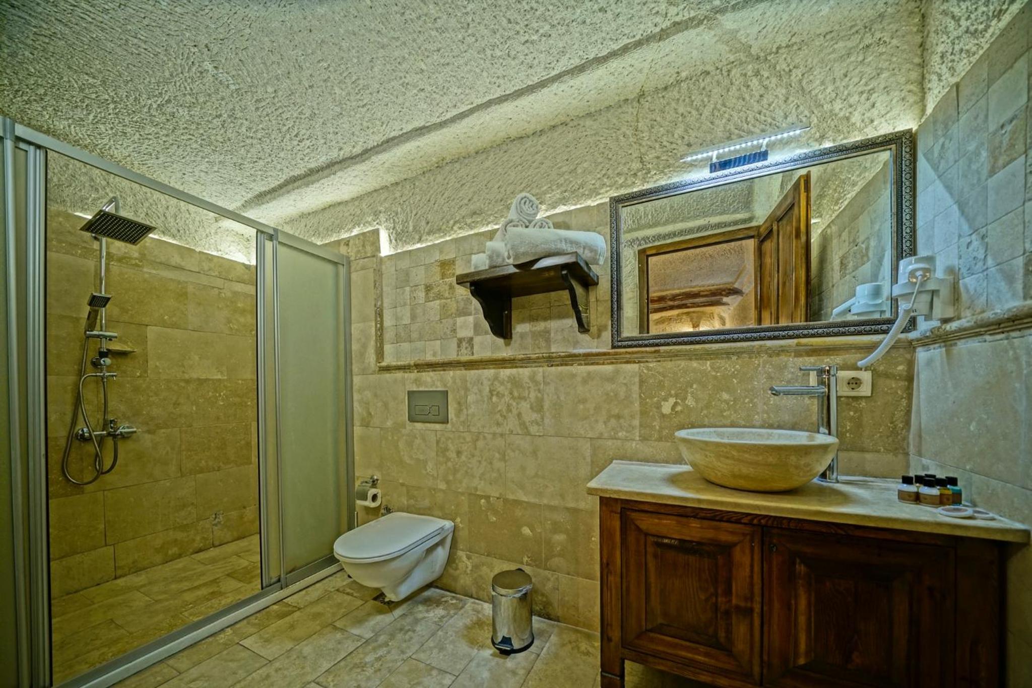 Castle Cave Hotel - Image 16