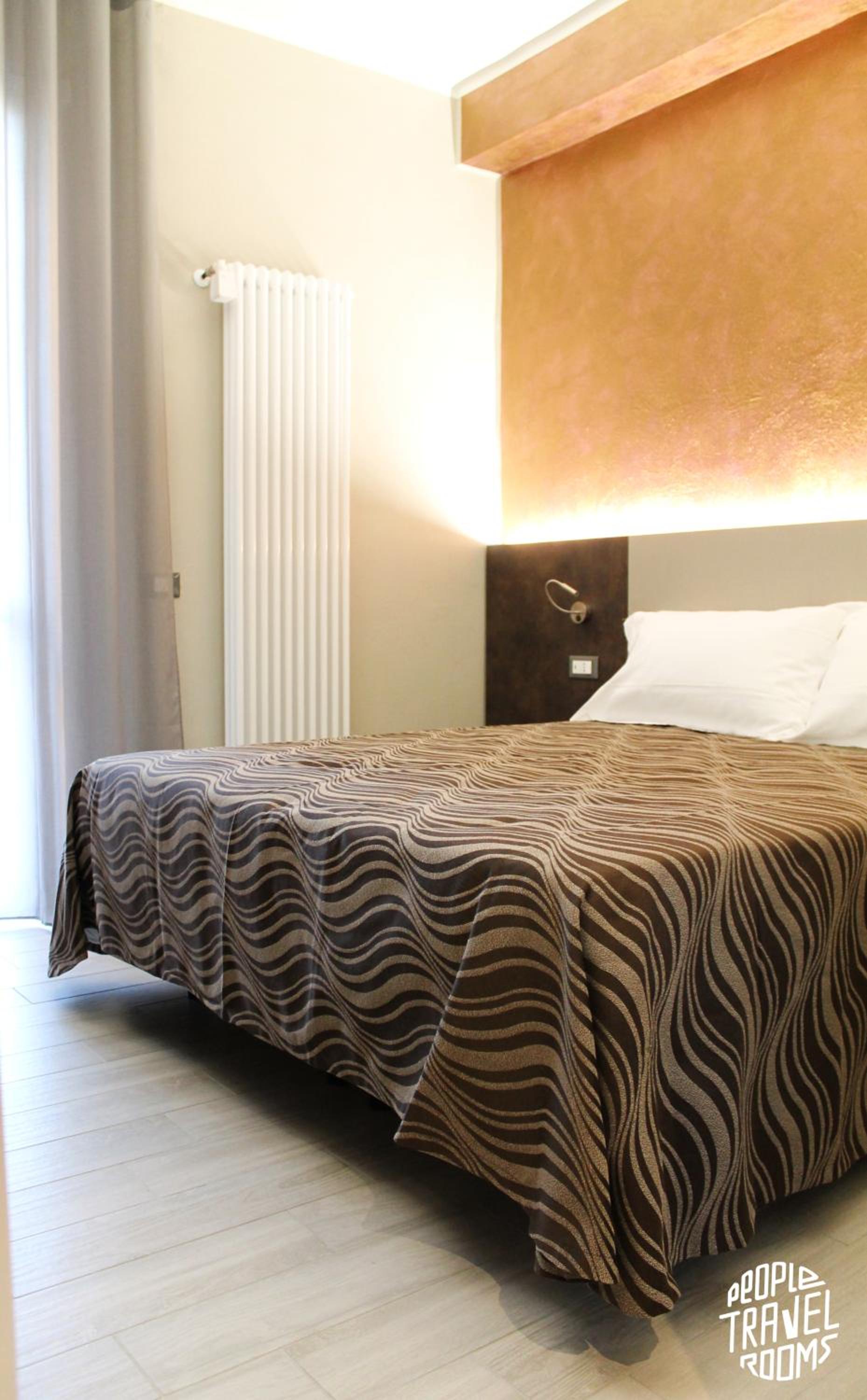 People Travel Rooms photo 2