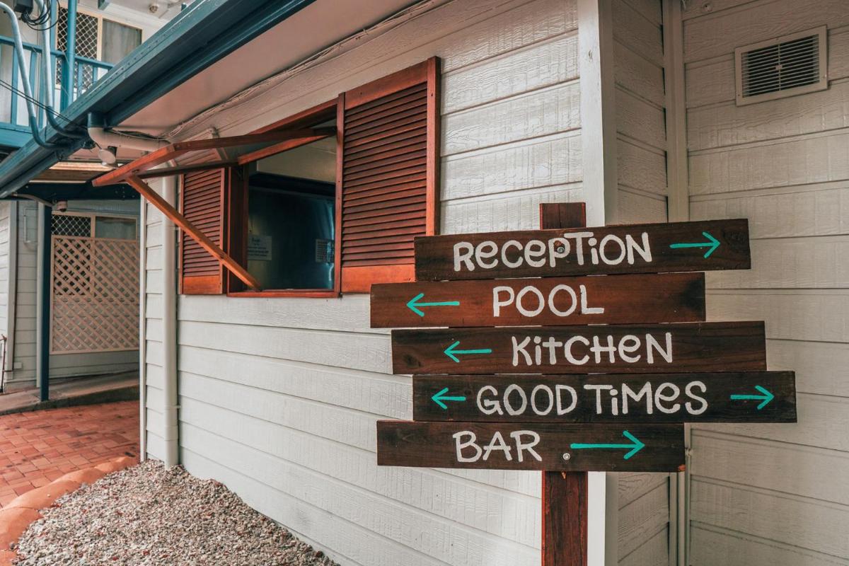 Hotel Budds In Surfers Backpackers - Image 1