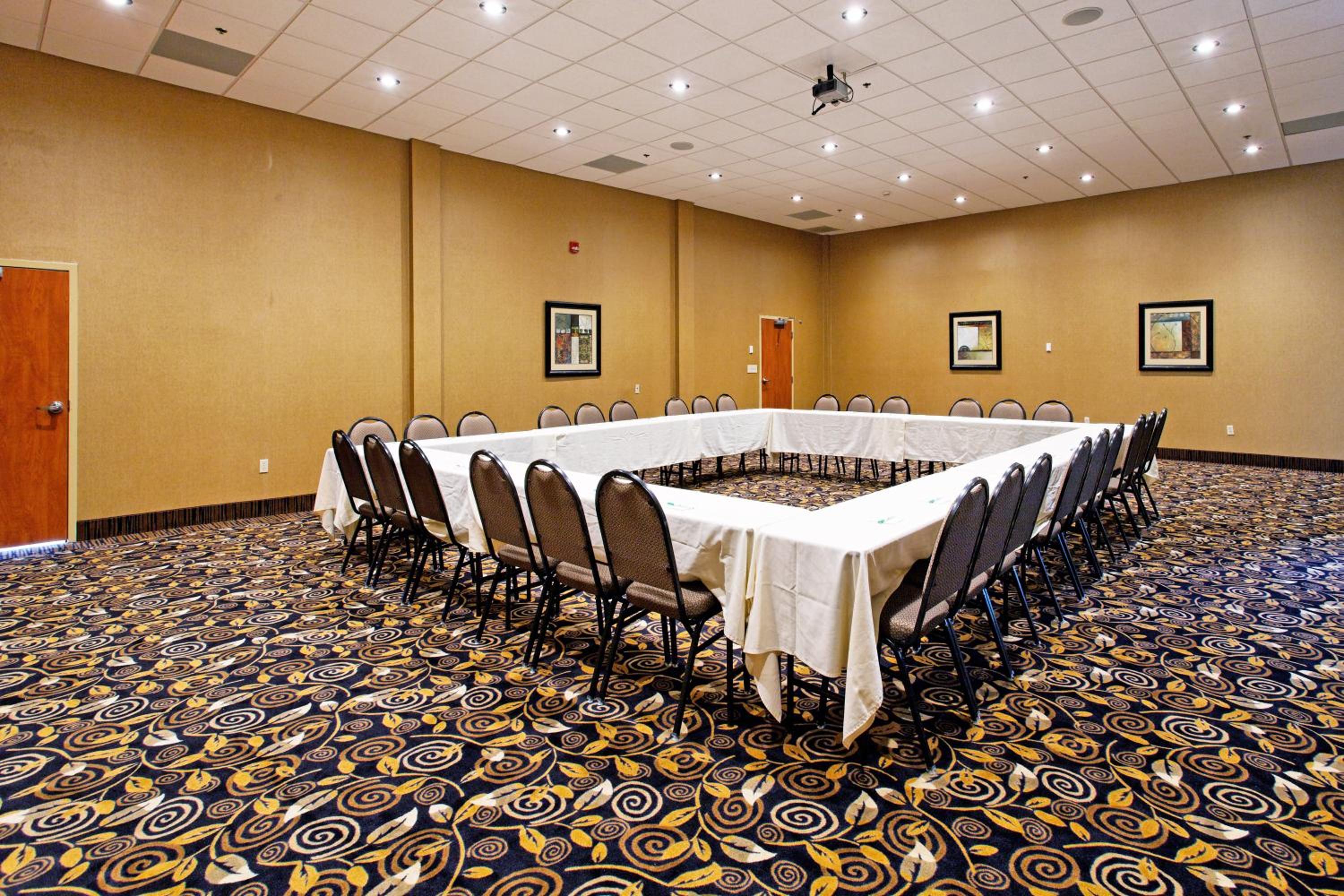 Batesville Vacations - Holiday Inn Hotels Batesville, an IHG Hotel - Property Image 10