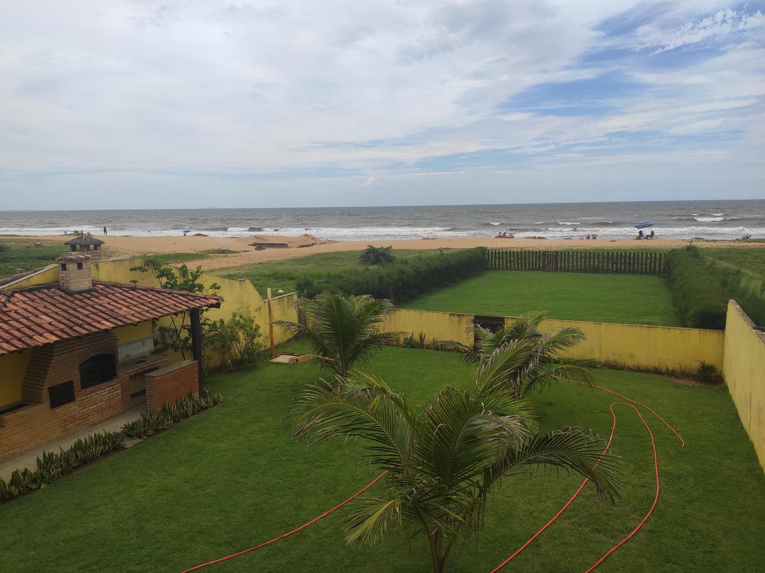 Cabo Frio, Piscina de frente pro Mar, Pé na areia