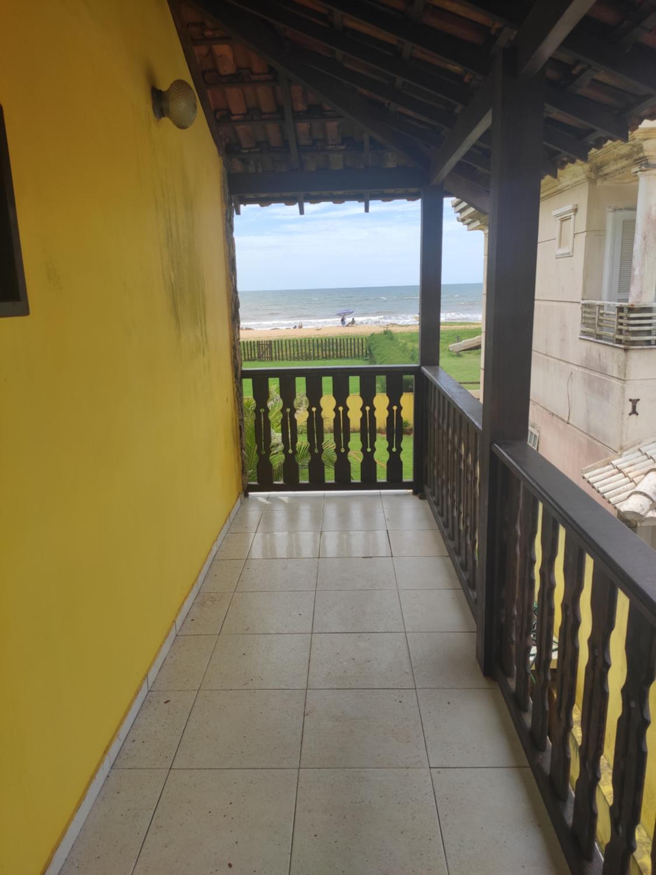 Cabo Frio, Piscina de frente pro Mar, Pé na areia
