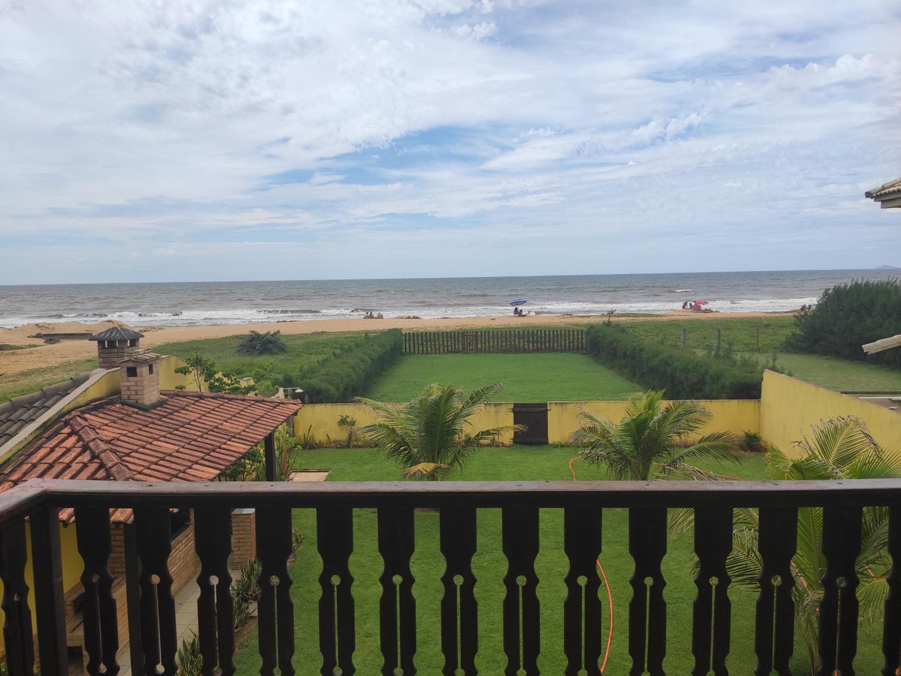 Cabo Frio, Piscina de frente pro Mar, Pé na areia