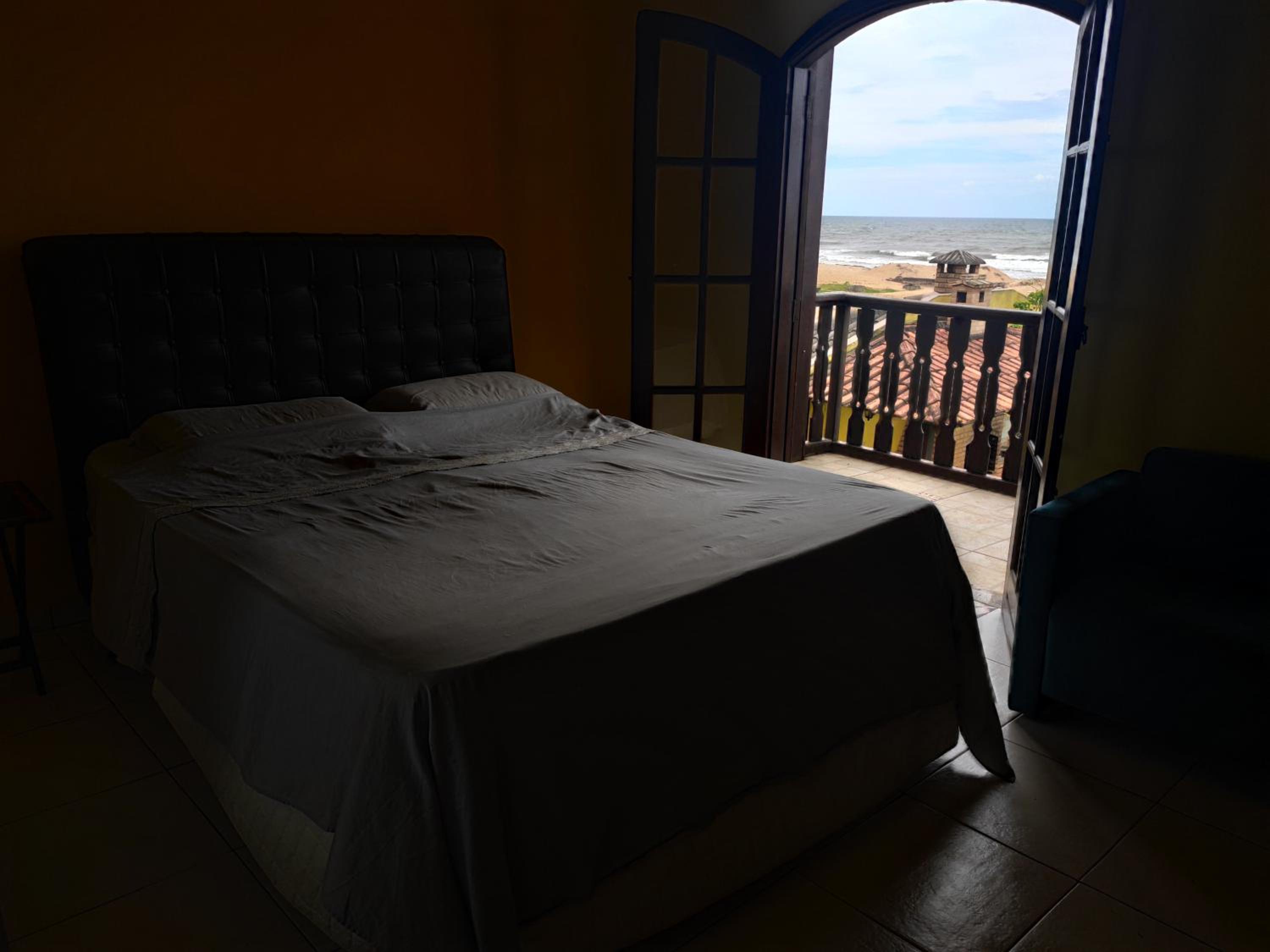 Cabo Frio, Piscina de frente pro Mar, Pé na areia