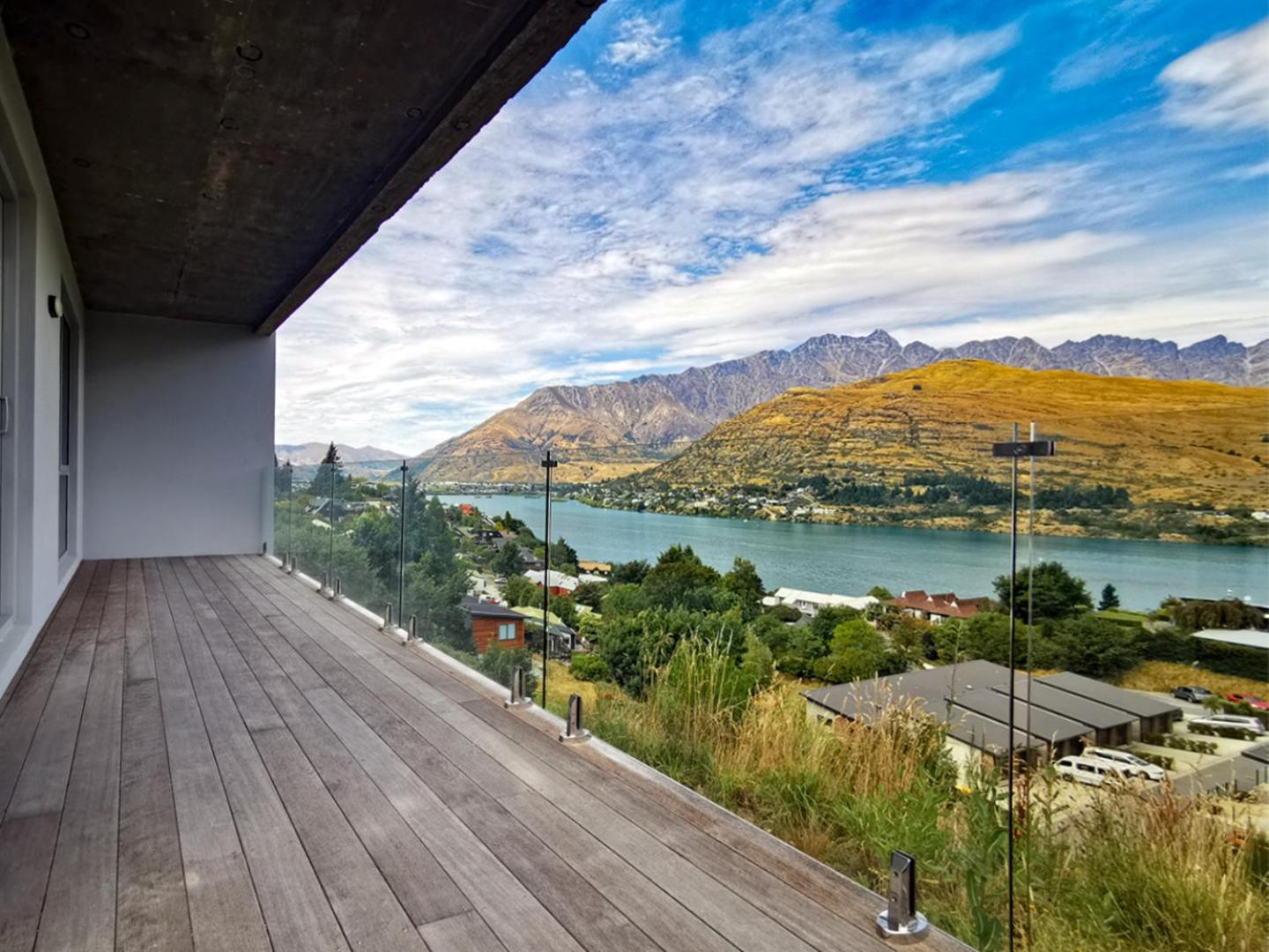 One Bedroom Unit with Panoramic Views view 5