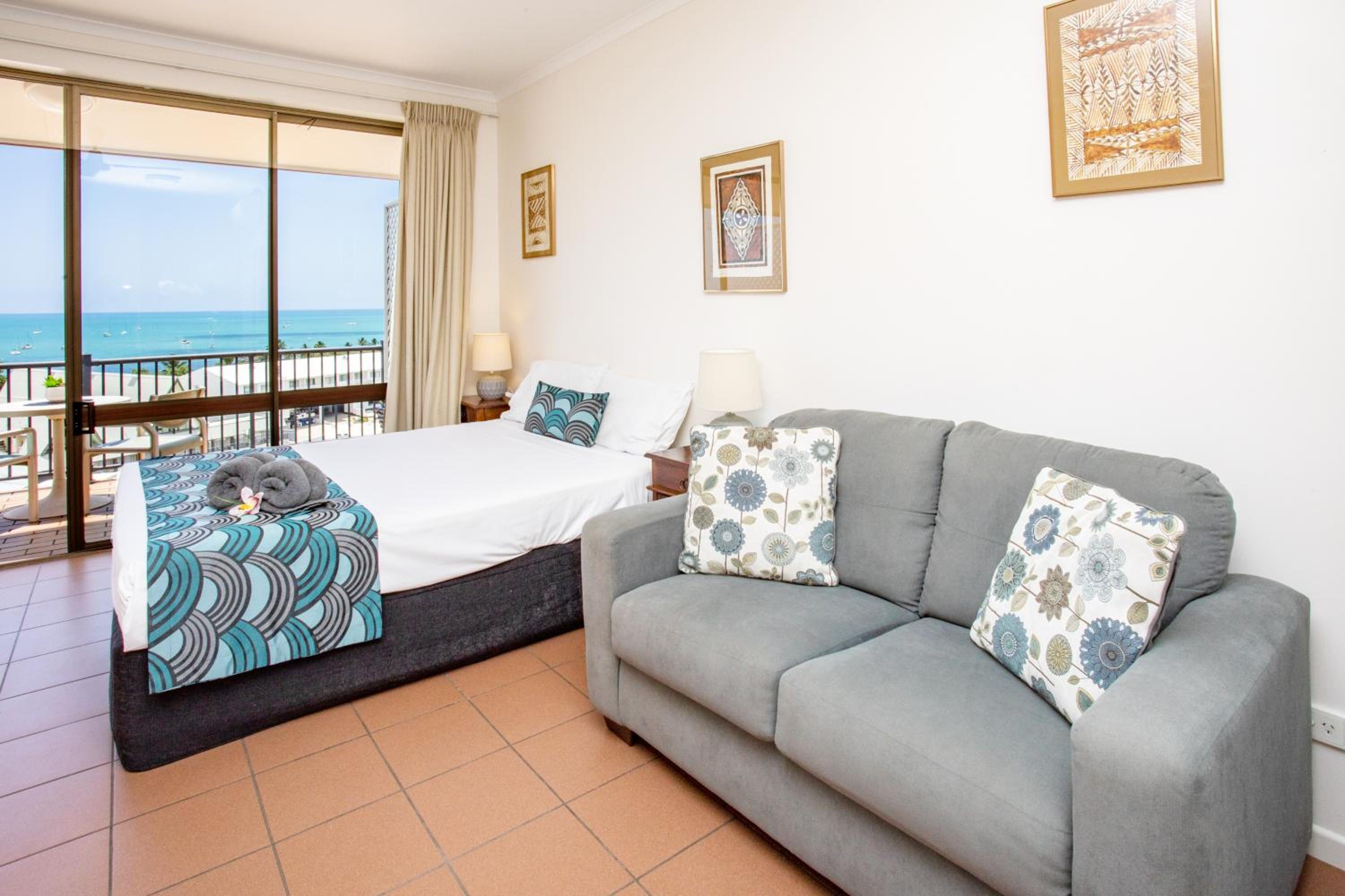 OCEAN VIEWS 10A