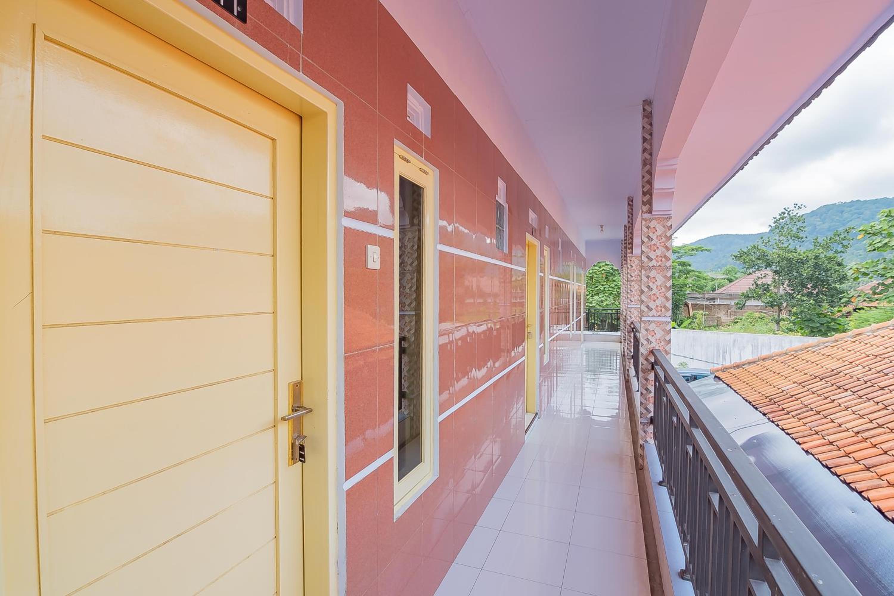 RedDoorz Syariah @ Tambak Mekar Street Subang view 5