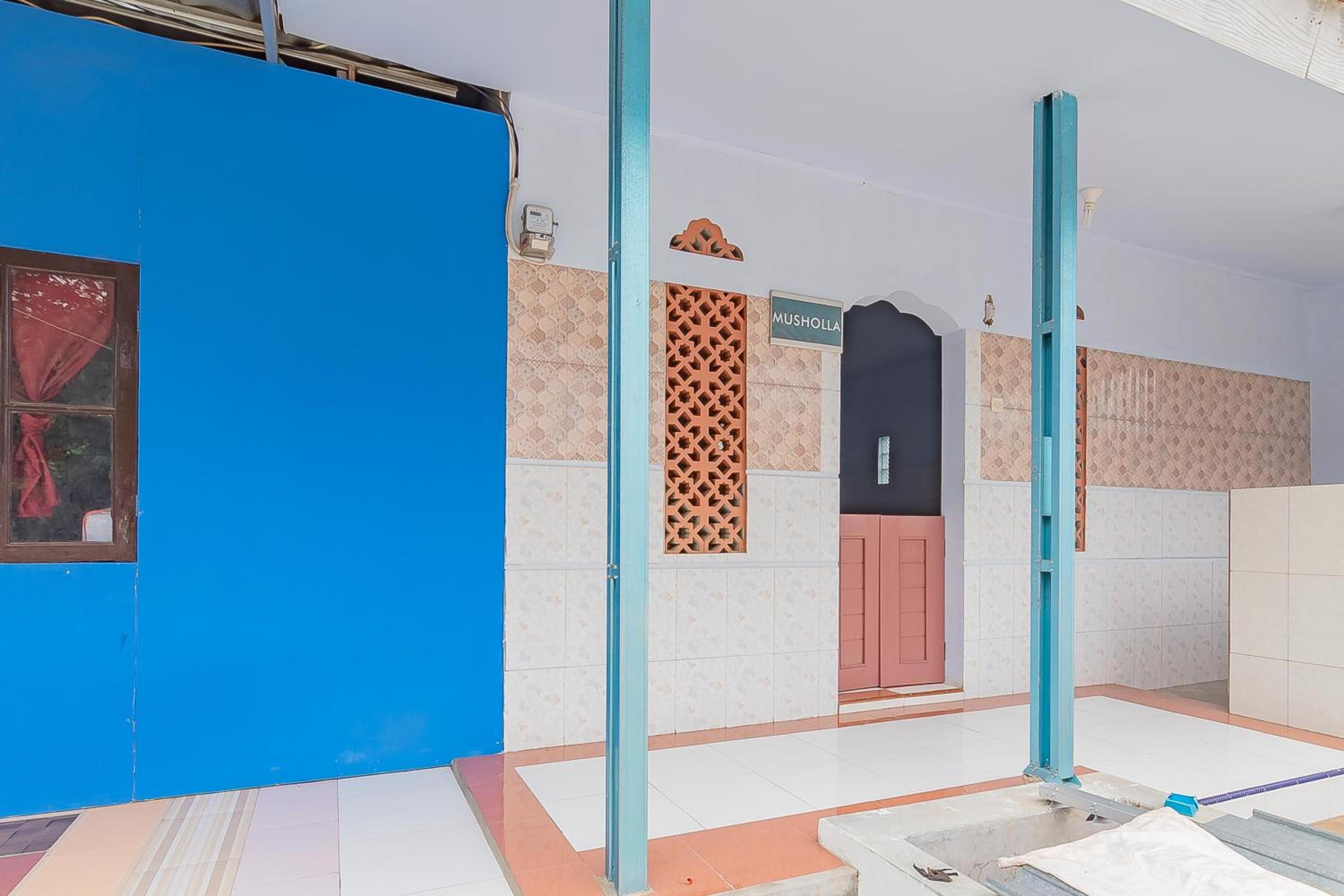 RedDoorz Syariah @ Tambak Mekar Street Subang view 3