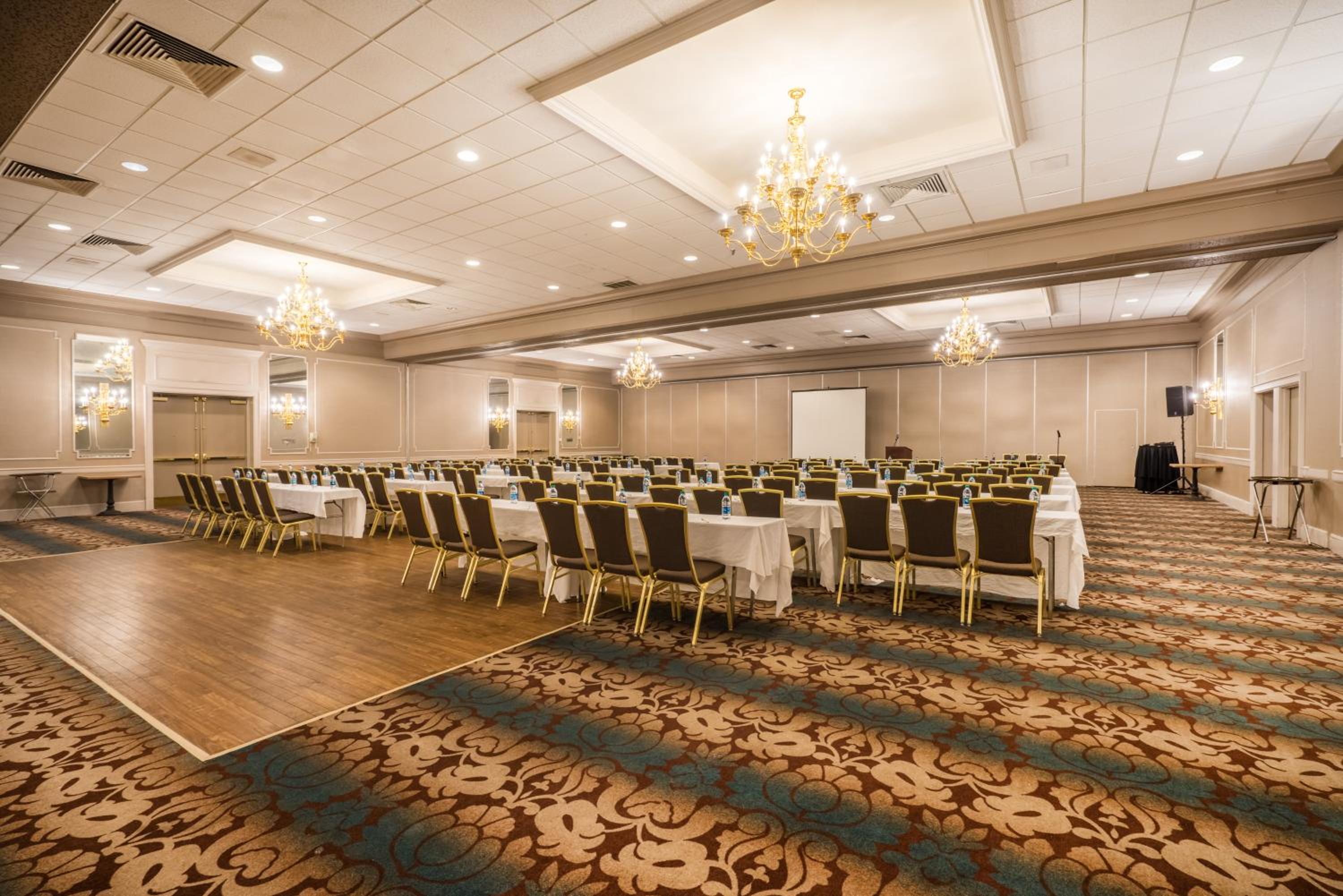 Mansfield Vacations - enVision Hotel  Conference Center Mansfield-Foxboro - Property Image 11