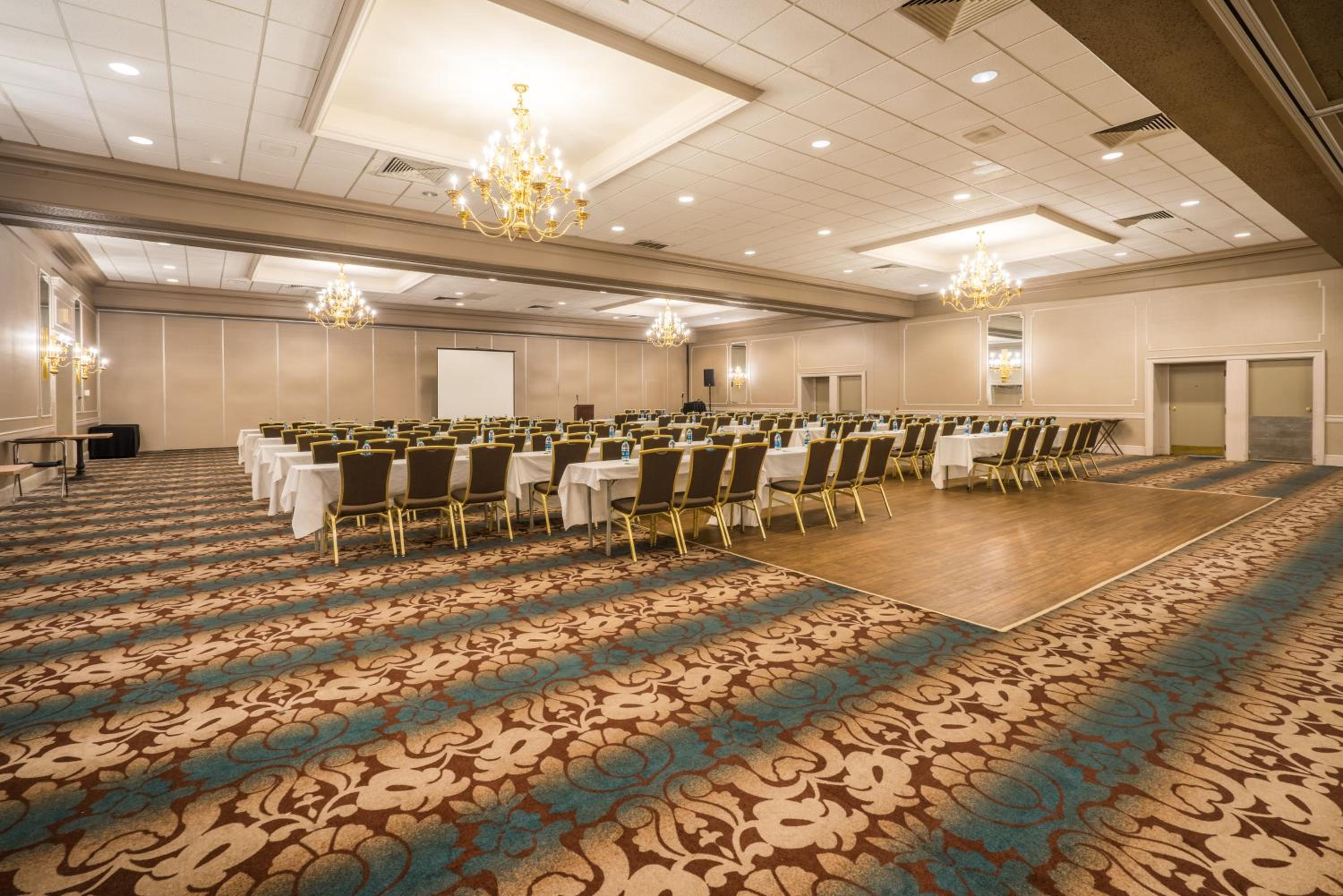 Mansfield Vacations - enVision Hotel  Conference Center Mansfield-Foxboro - Property Image 5