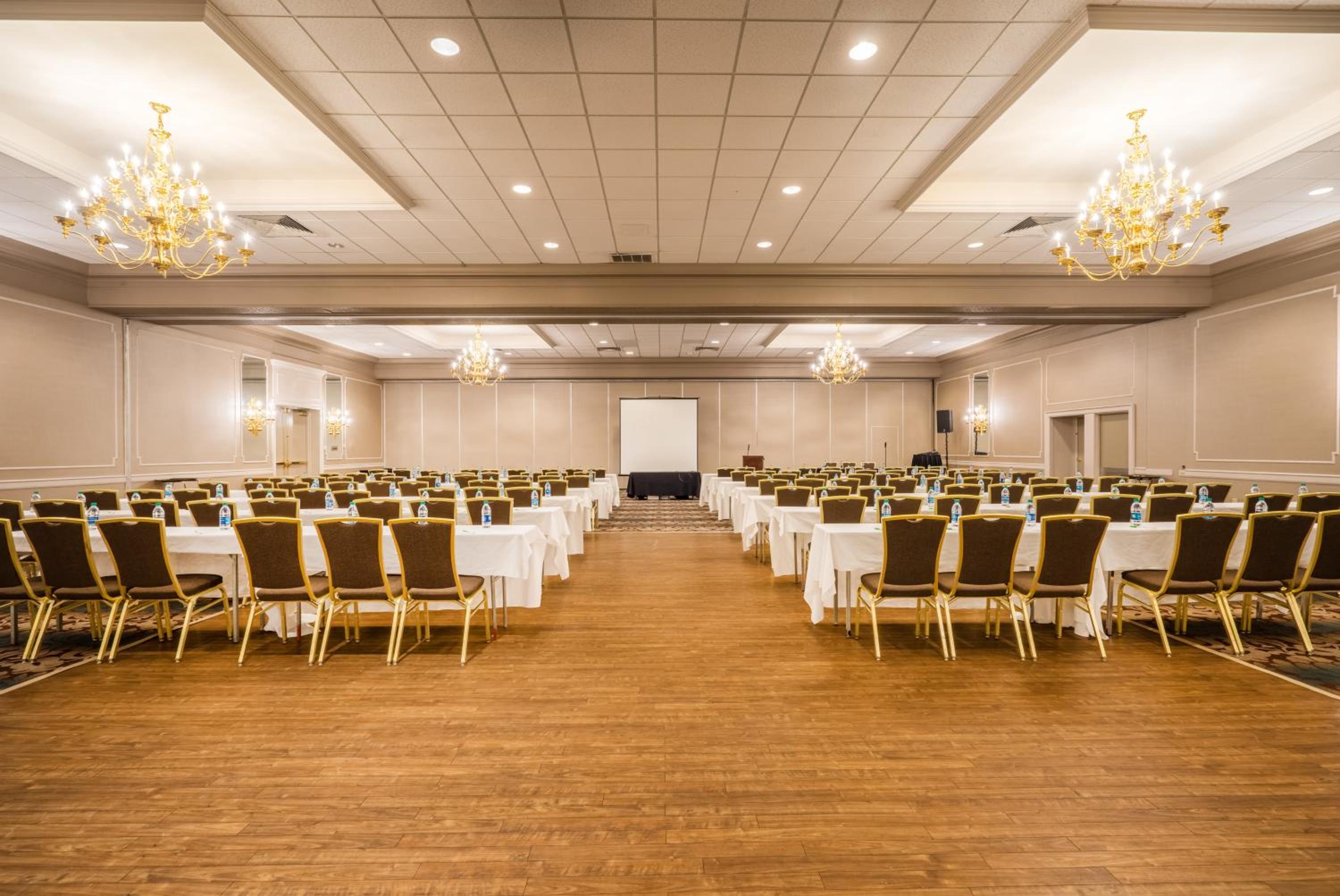 Mansfield Vacations - enVision Hotel  Conference Center Mansfield-Foxboro - Property Image 4