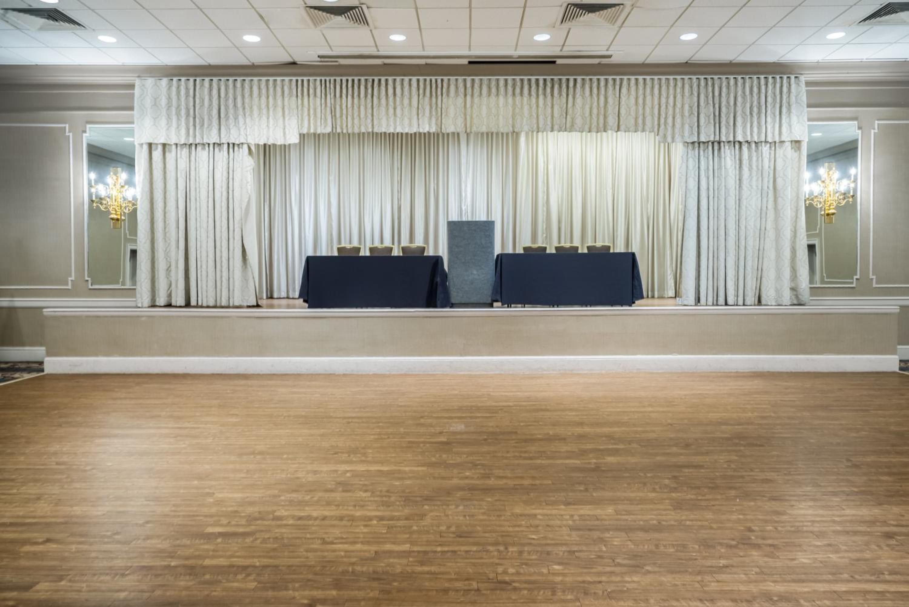 Mansfield Vacations - enVision Hotel  Conference Center Mansfield-Foxboro - Property Image 9