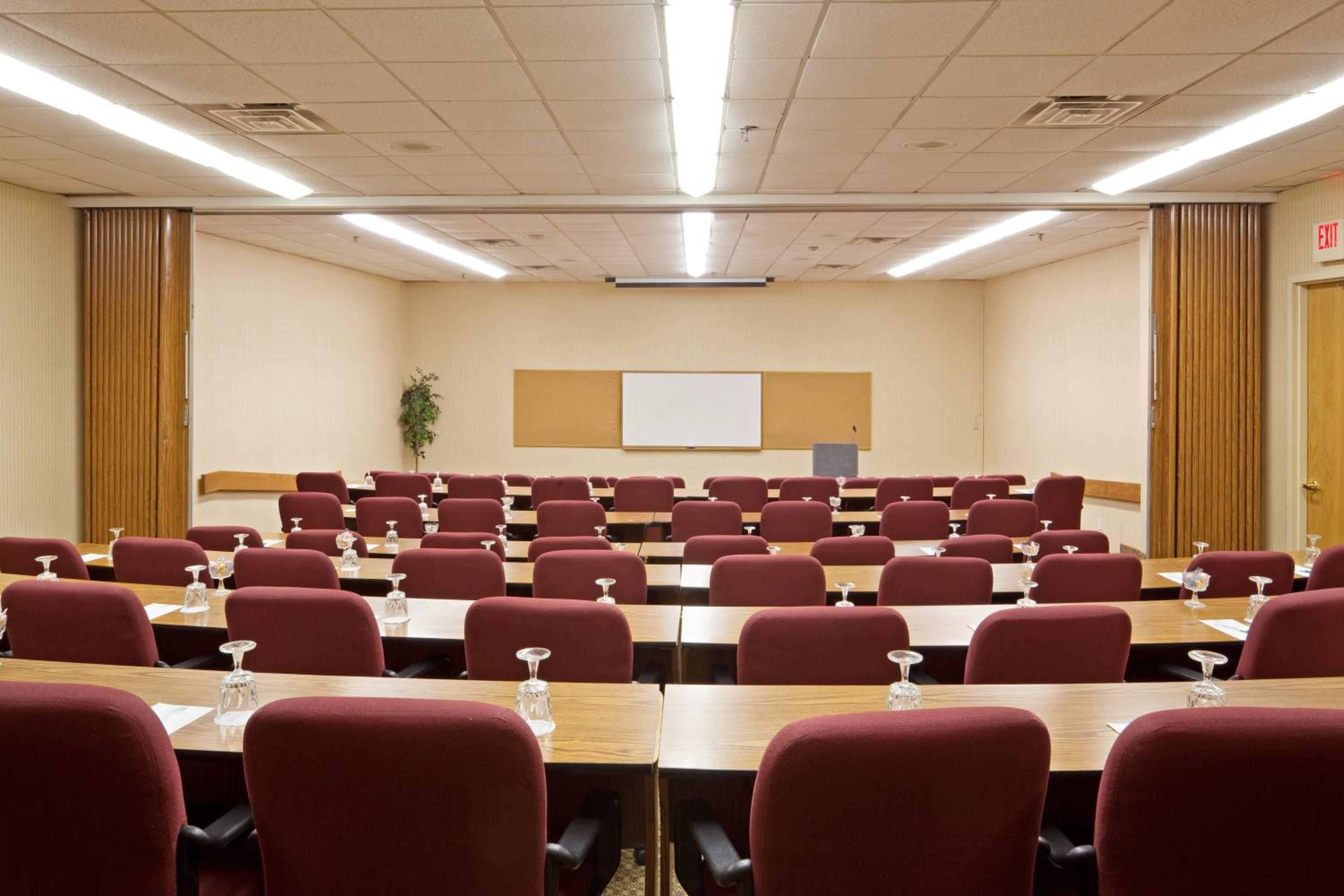 Mansfield Vacations - enVision Hotel  Conference Center Mansfield-Foxboro - Property Image 37