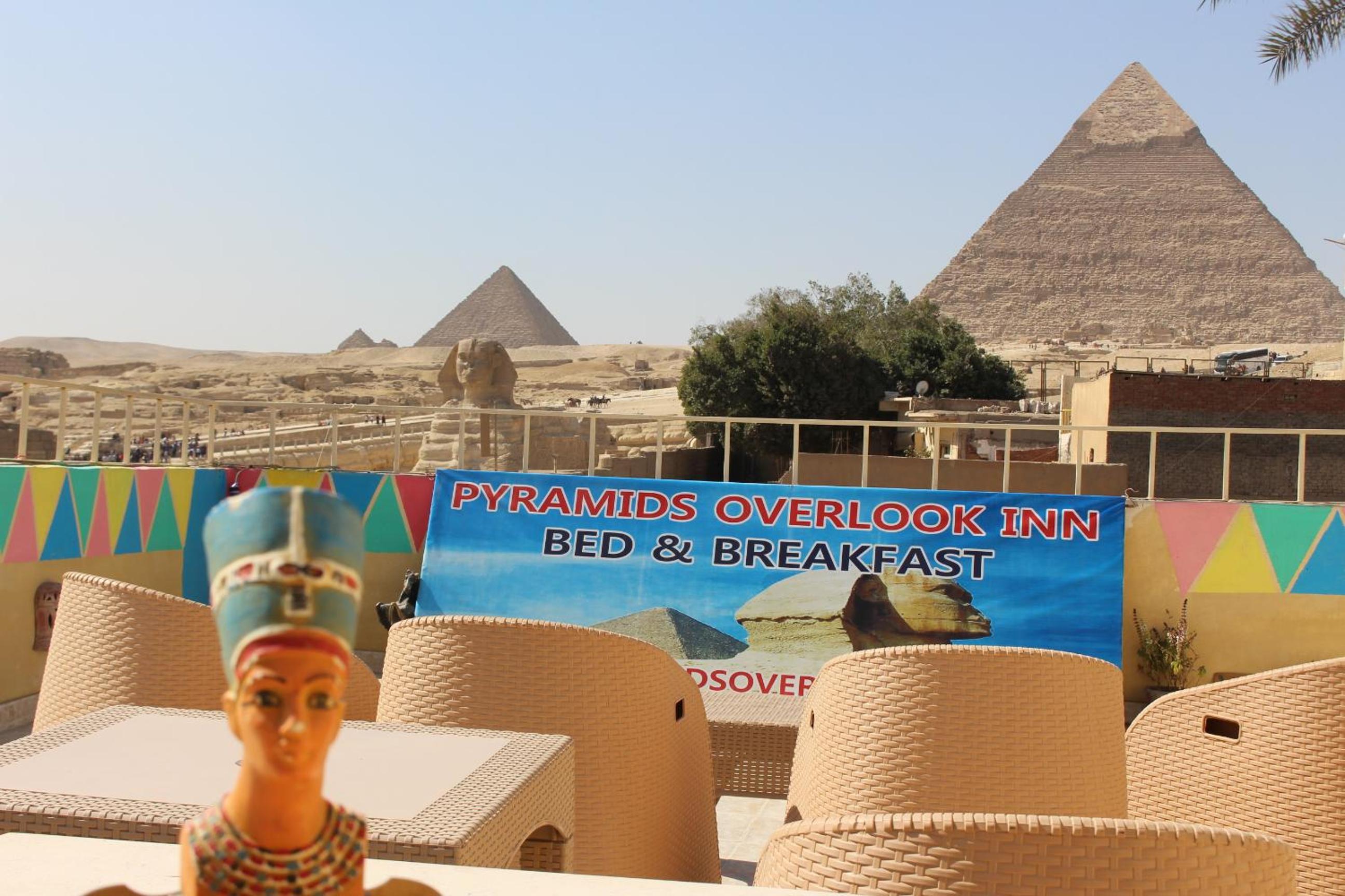 Pyramids Overlook Inn