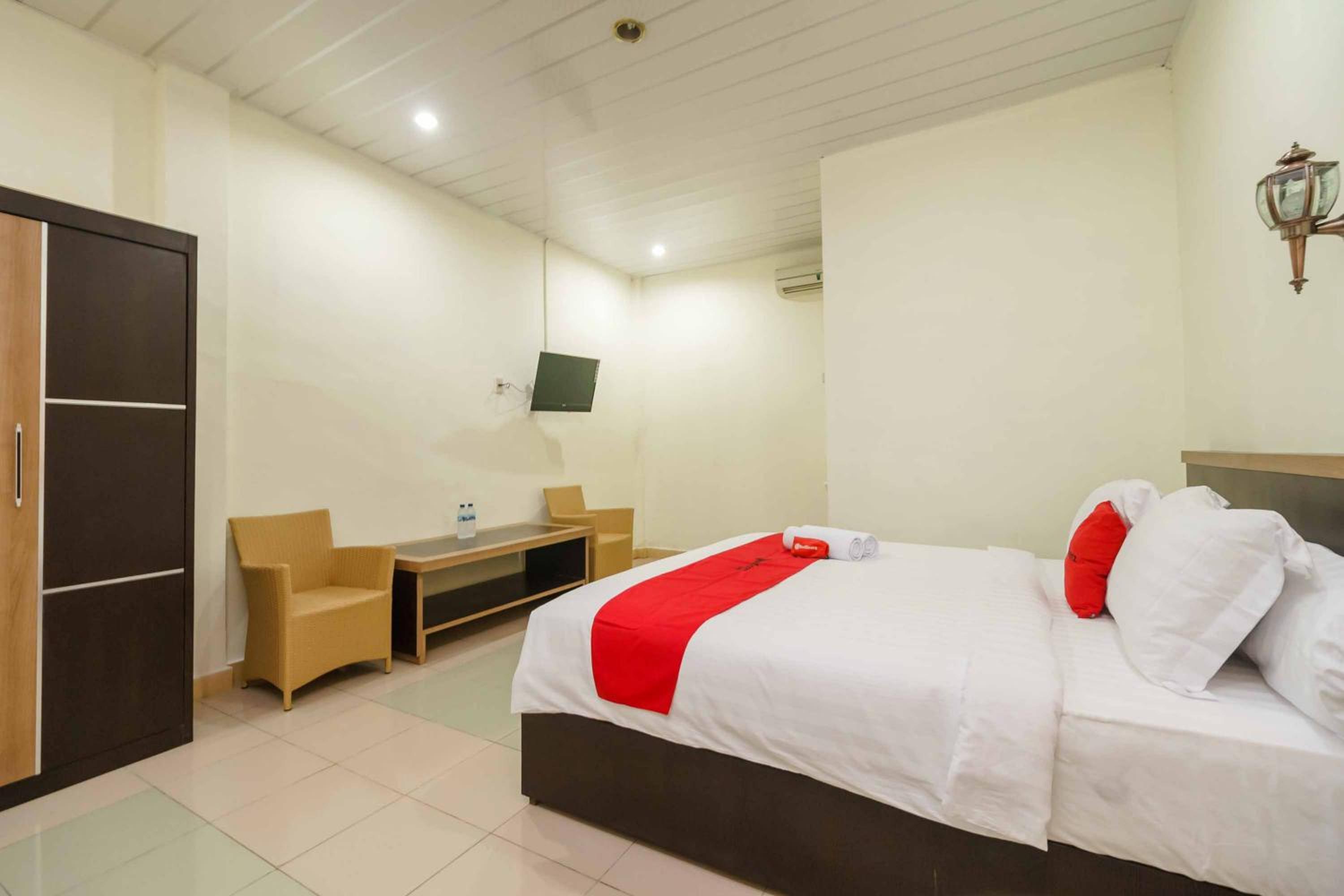 RedDoorz Plus @ Setiabudi Medan 4 view 2