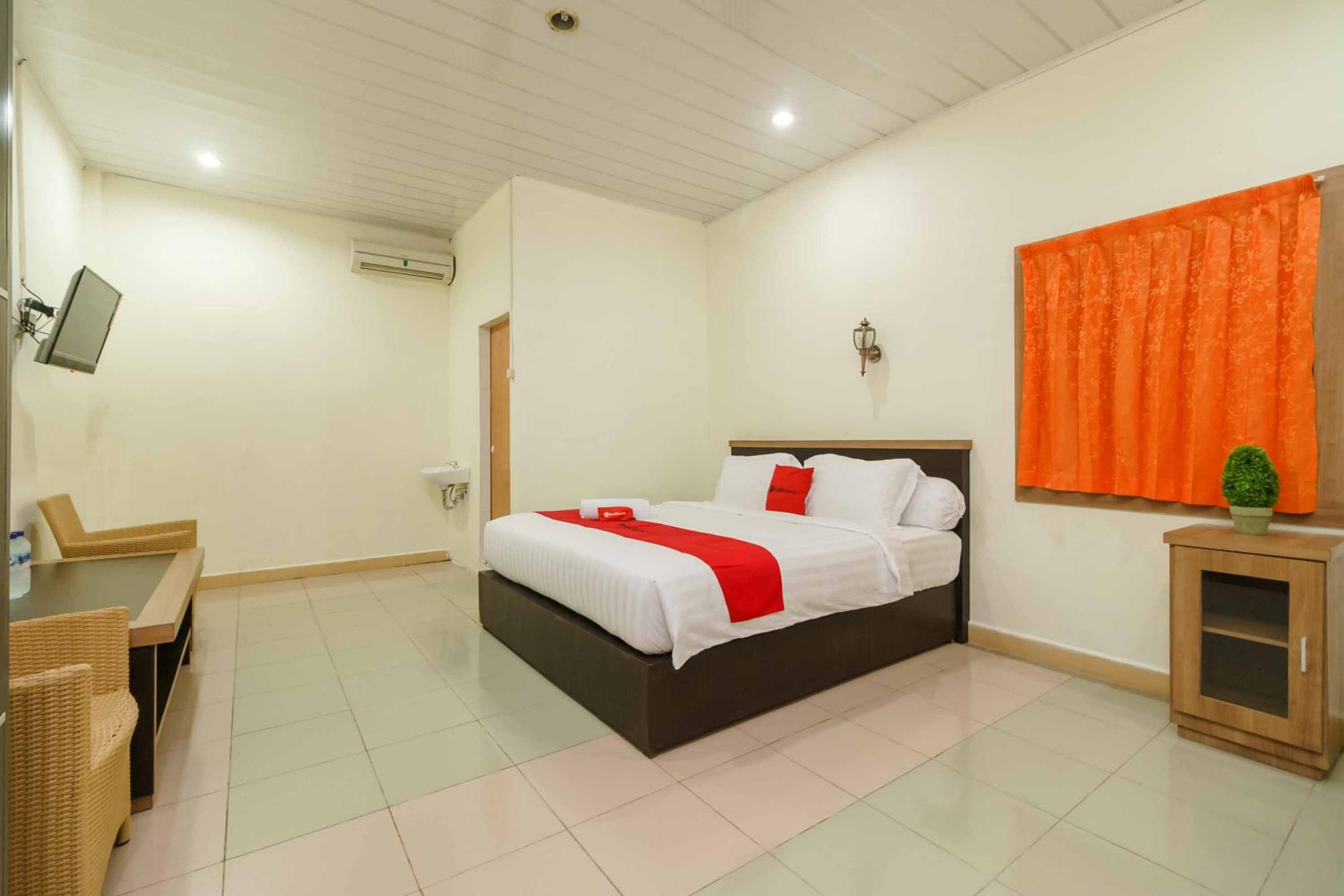 RedDoorz Plus @ Setiabudi Medan 4 view 3