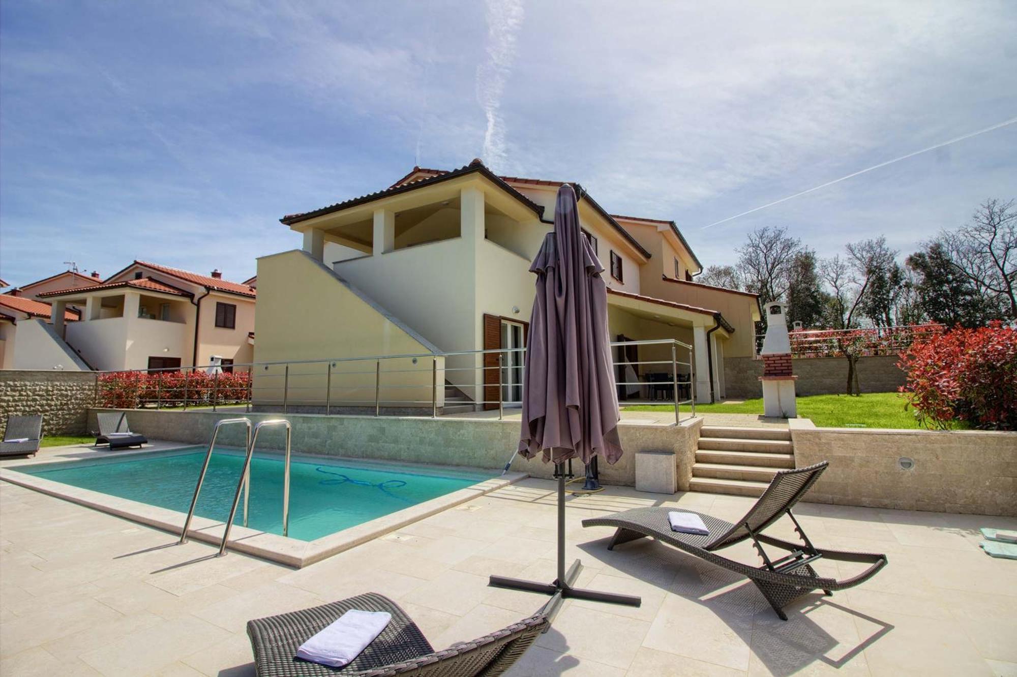 Complex of 2 villas Banjole-Marisol with 2 private pools for up to 20 persons only 200m from the beach - WiiBuk