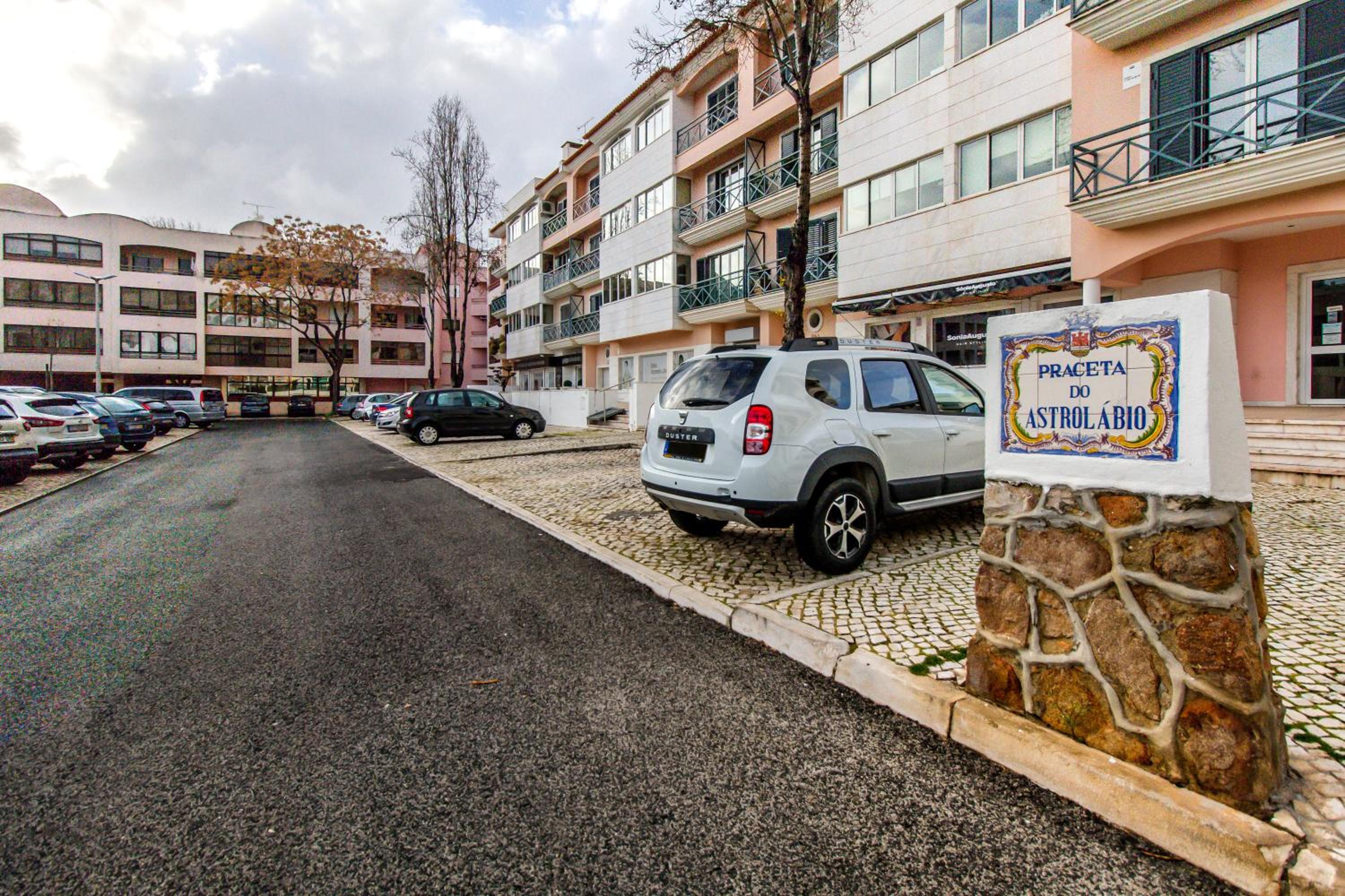 Cantinho em Cascais, Spacious 3BR with Balconies view 3