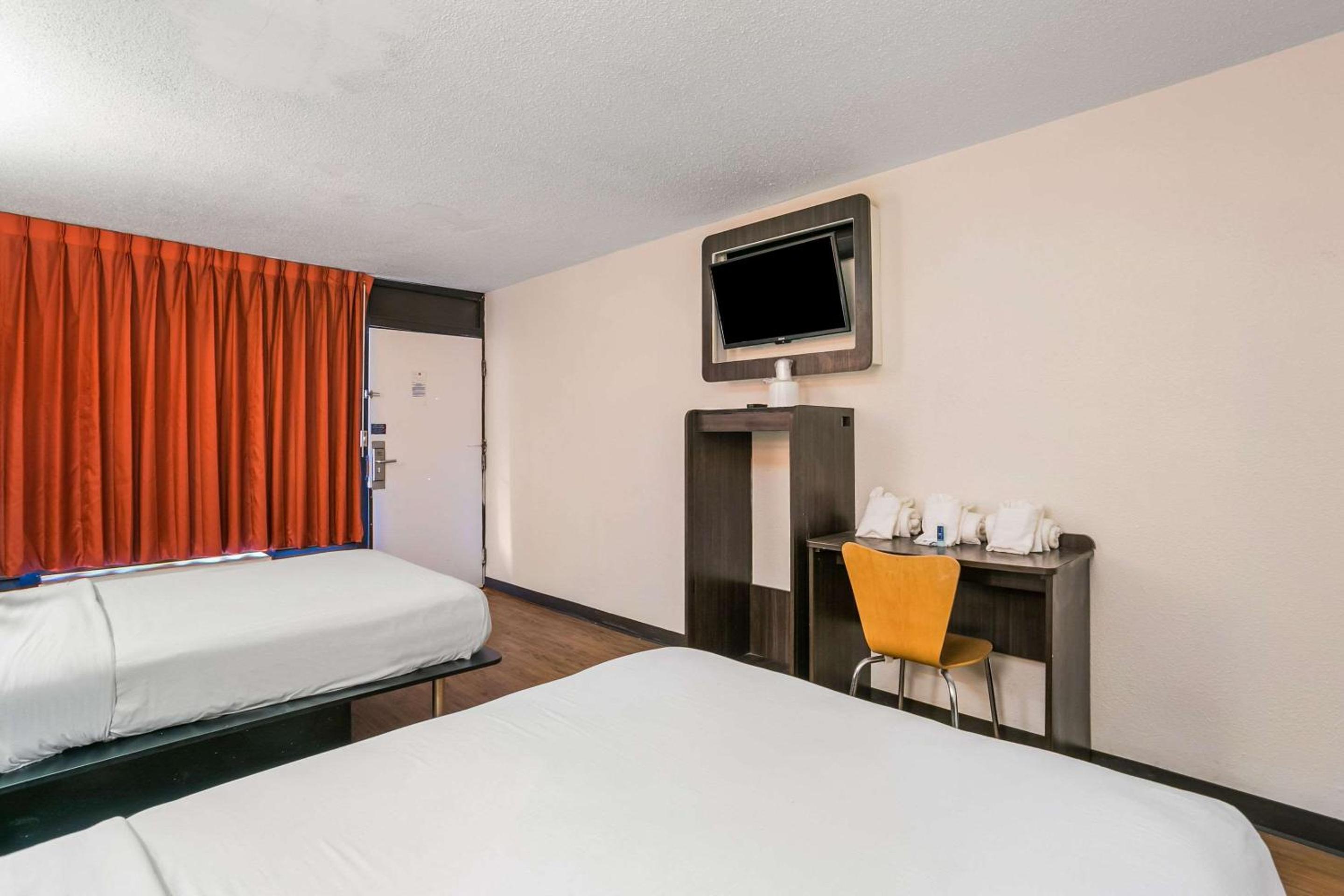 Rodeway Inn Baltimore - Inner Harbor South - Image 3