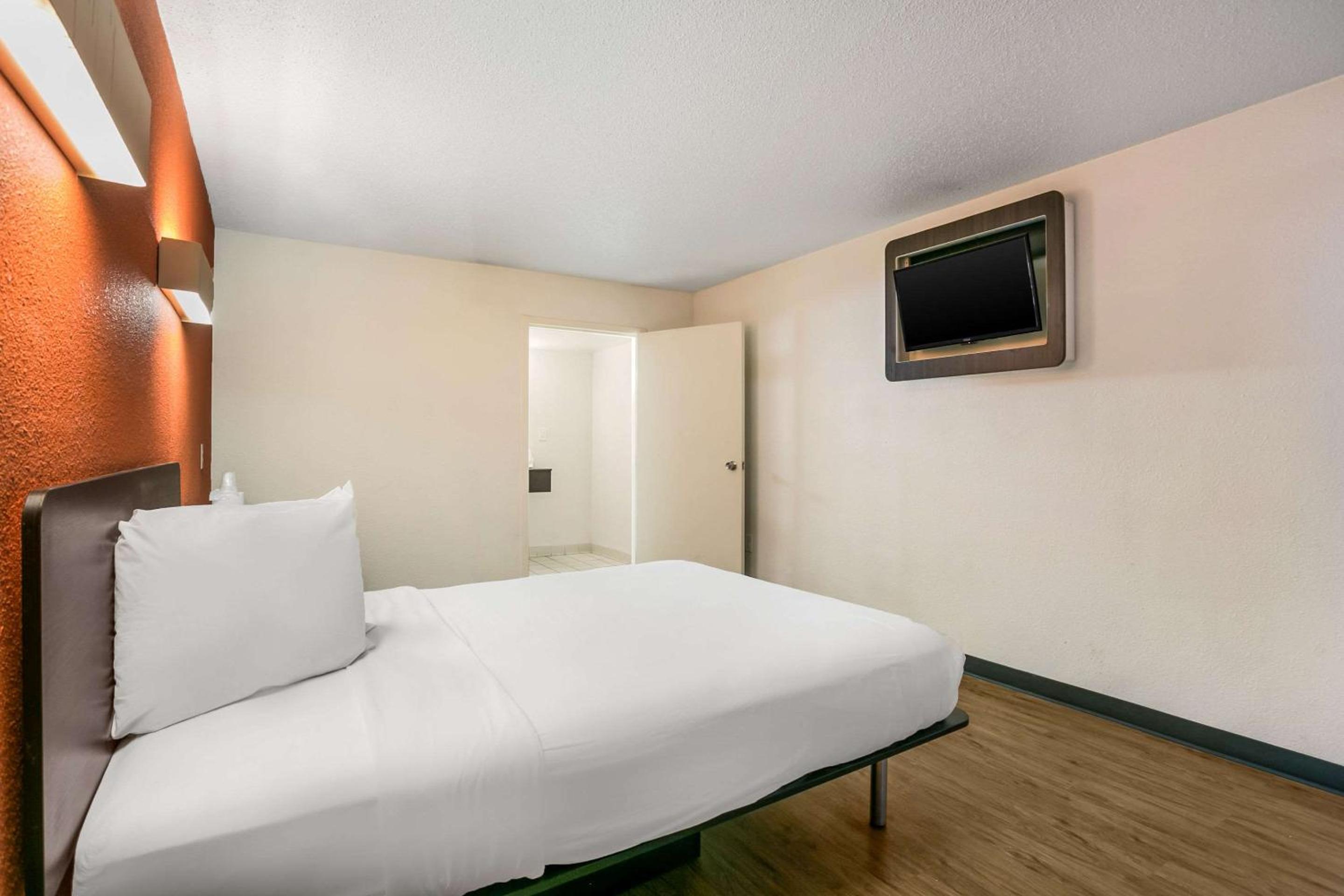 Rodeway Inn Baltimore - Inner Harbor South - Image 5