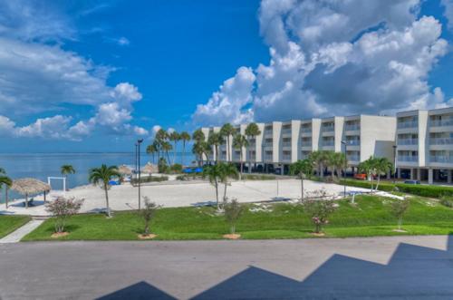 Waterfront Fun Heated pool Amazing sunsets view 5