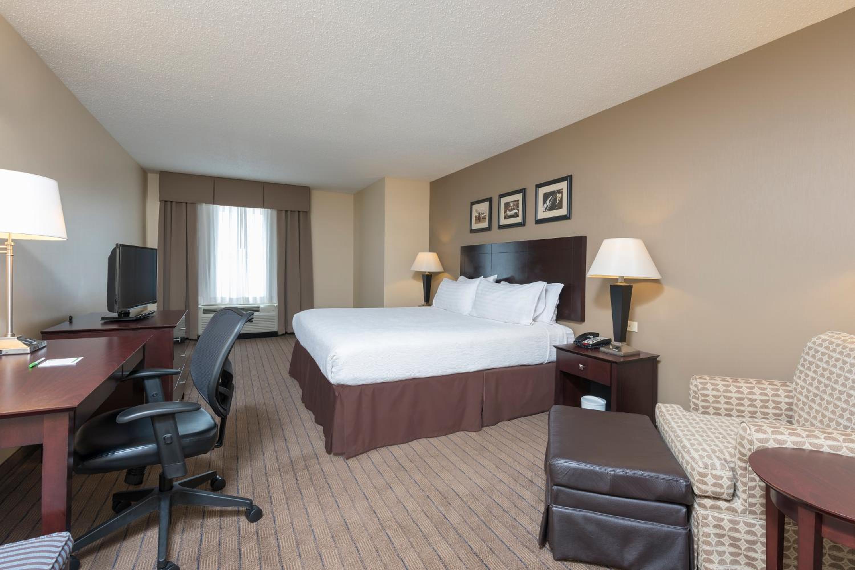 Aurora Vacations - Holiday Inn Aurora North - Naperville, an IHG Hotel - Property Image 6