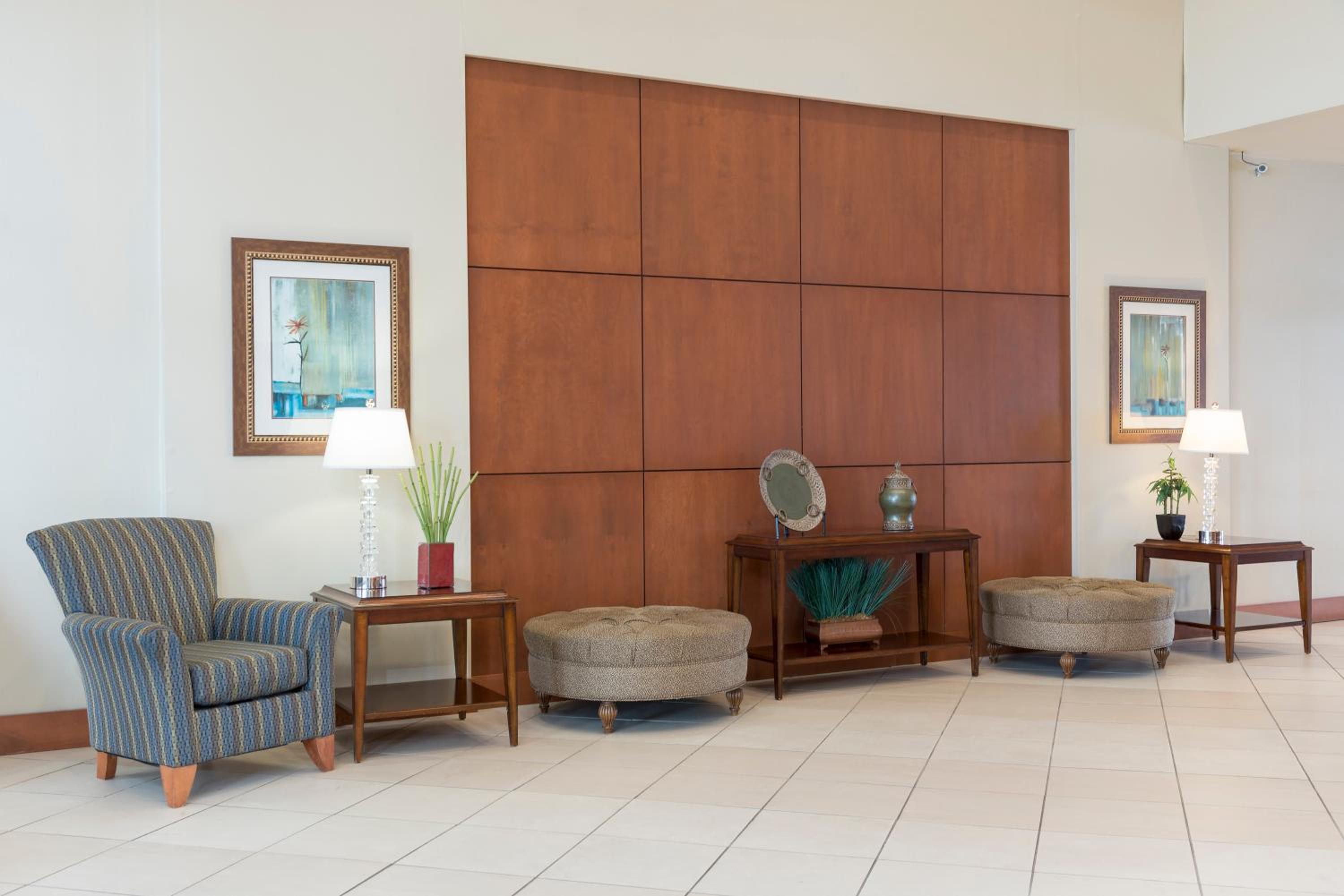 Aurora Vacations - Holiday Inn Aurora North - Naperville, an IHG Hotel - Property Image 28