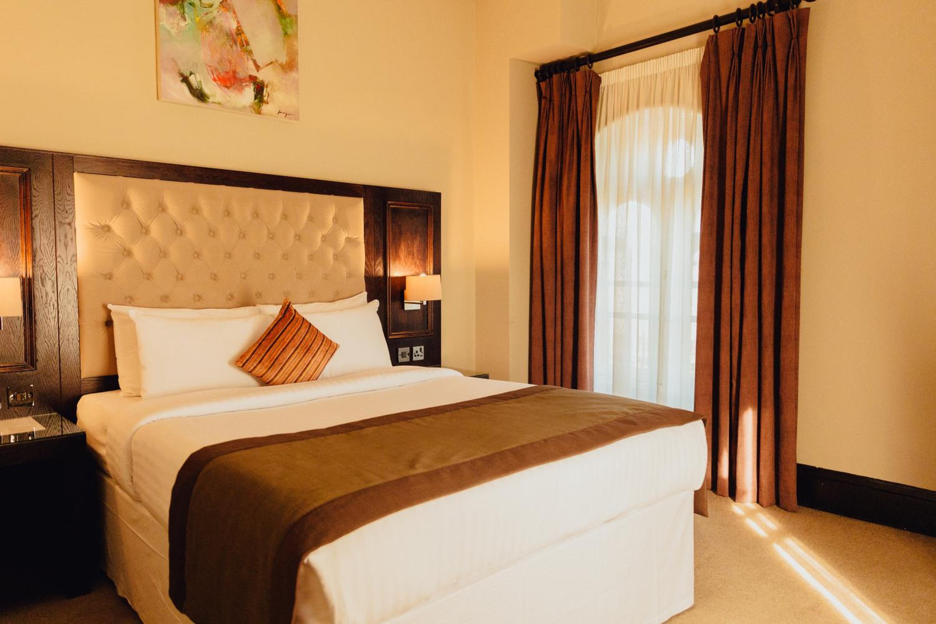 Bradford Vacations - Great Victoria Hotel - Property Image 2