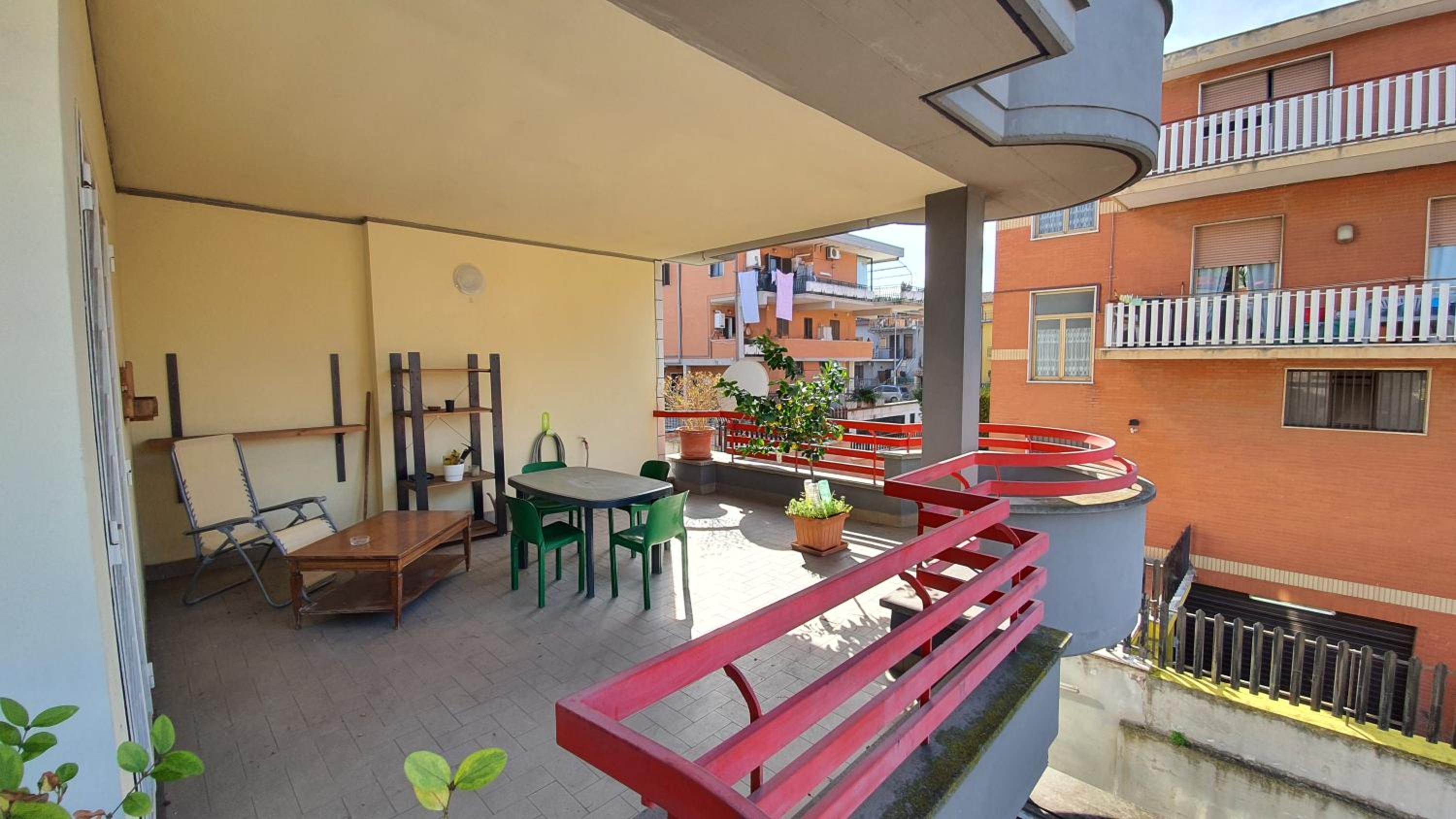 ILIO e GIULIA APART 300 METERS FROM METRO STATION C