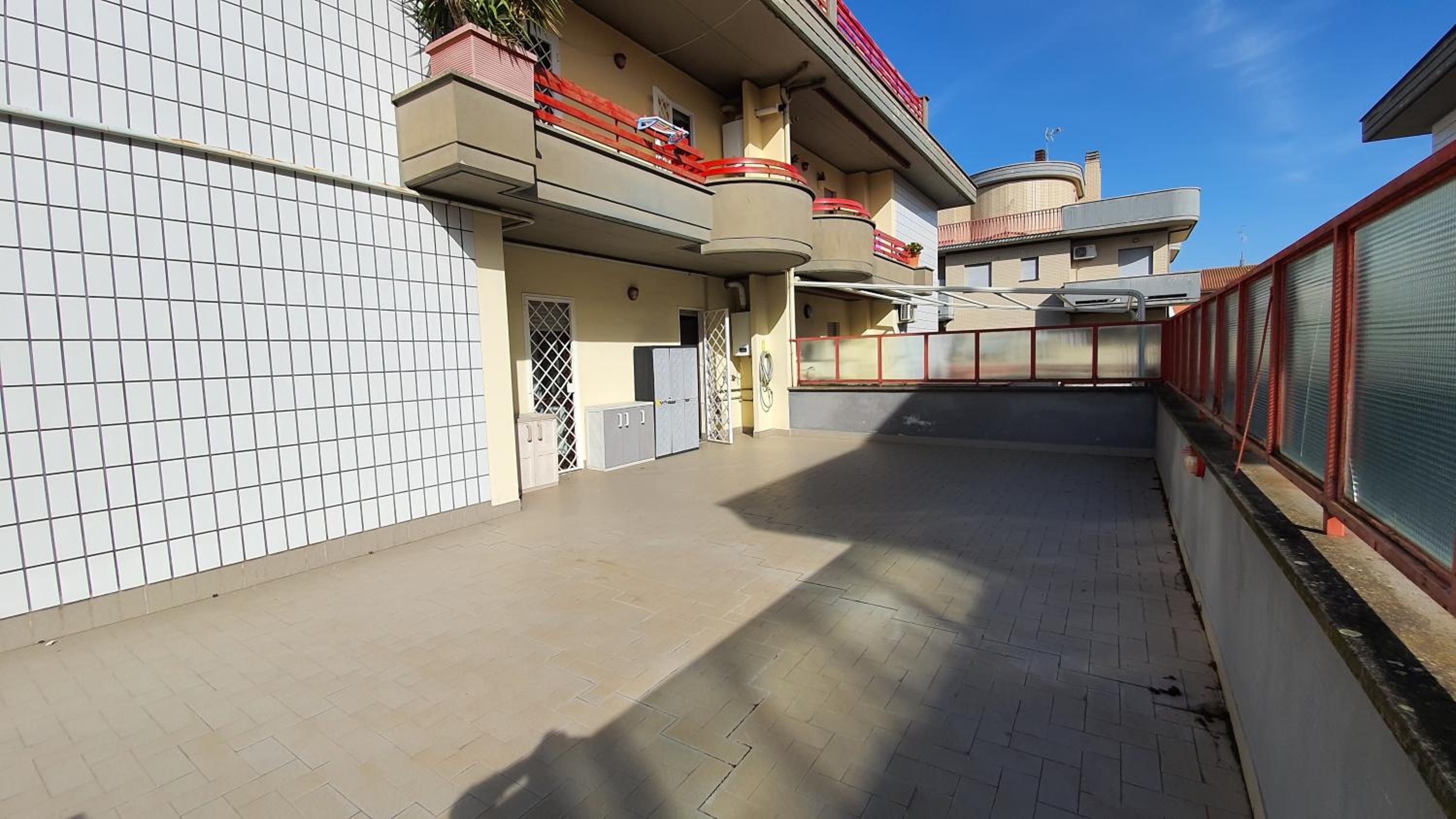 ILIO e GIULIA APART 300 METERS FROM METRO STATION C