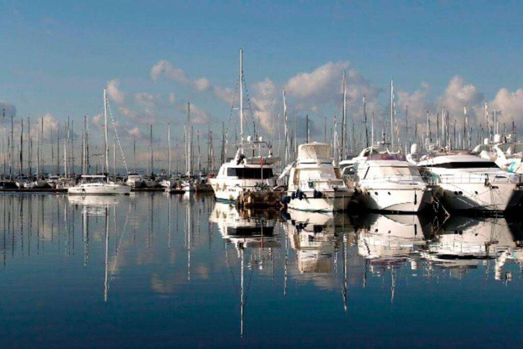 Two Bedroom Apartment Near Alimos Marina !