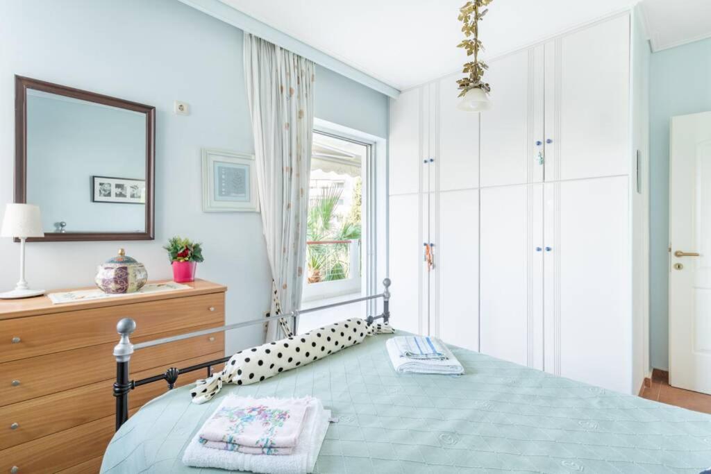 Two Bedroom Apartment Near Alimos Marina !