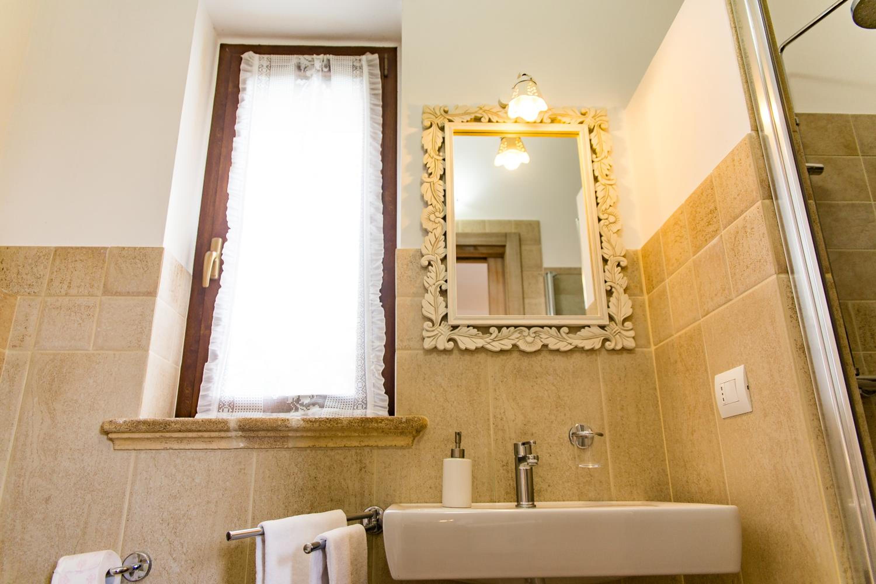 Villa Narducci en Montalbano — bathroom