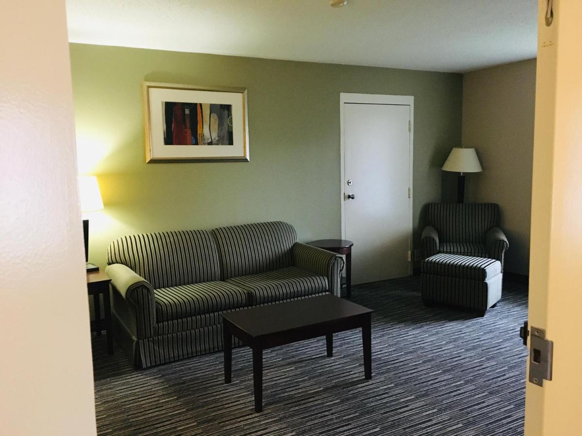 Ramada by Wyndham Batesville view 3