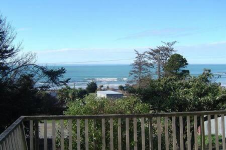 Private seaside couples hideaway view 4