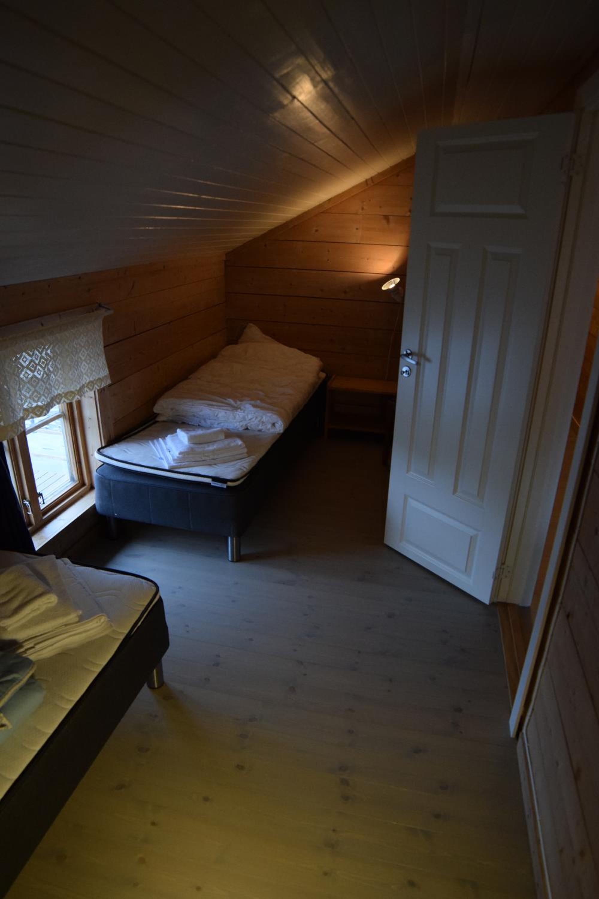 Lofoten Cabins - Sund view 3