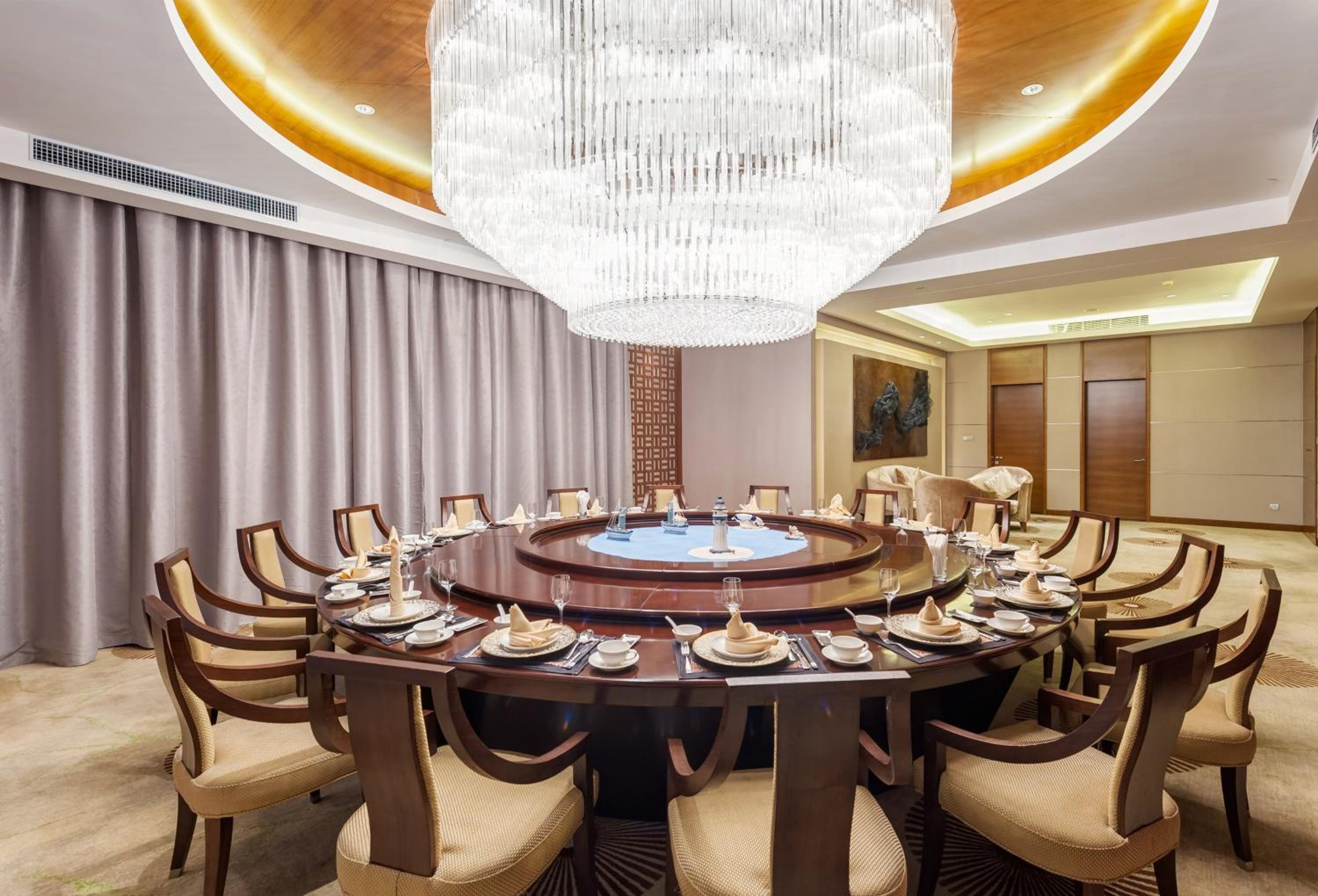Holiday Inn Qingdao Expo, an IHG Hotel