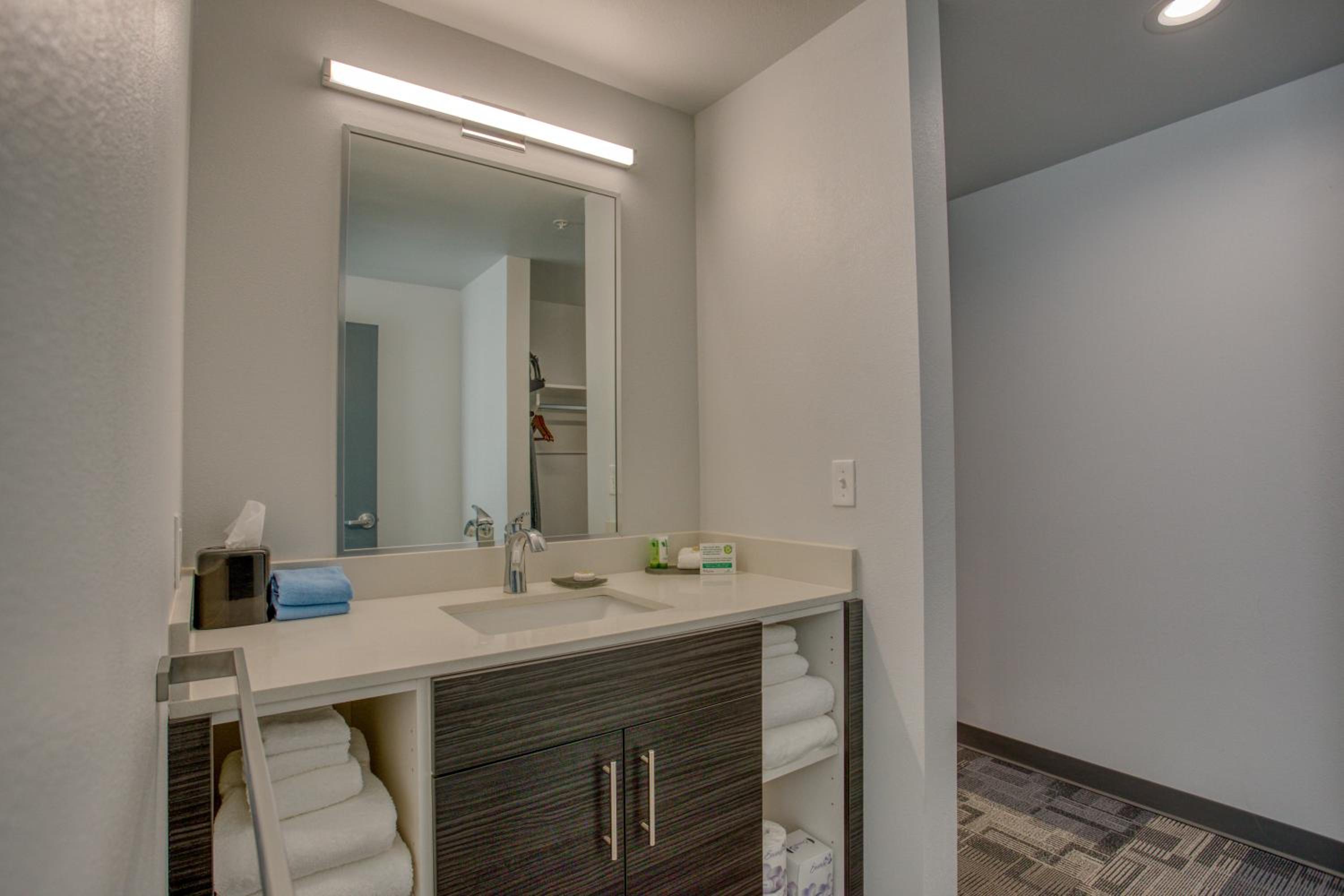 Carlsbad Vacations - Post Time Inn - Property Image 3