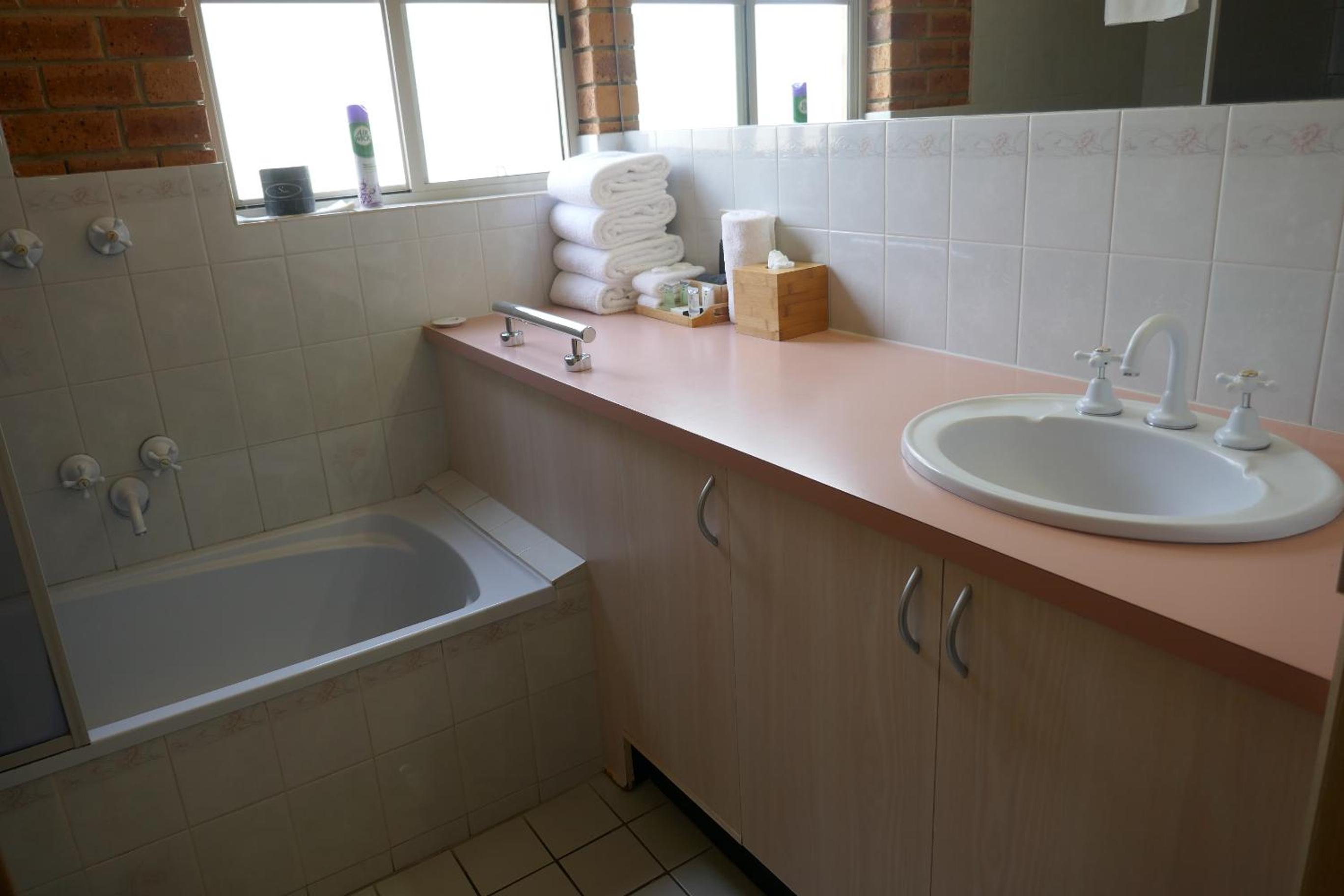 Colonial Motor Inn Bairnsdale Golden Chain Property