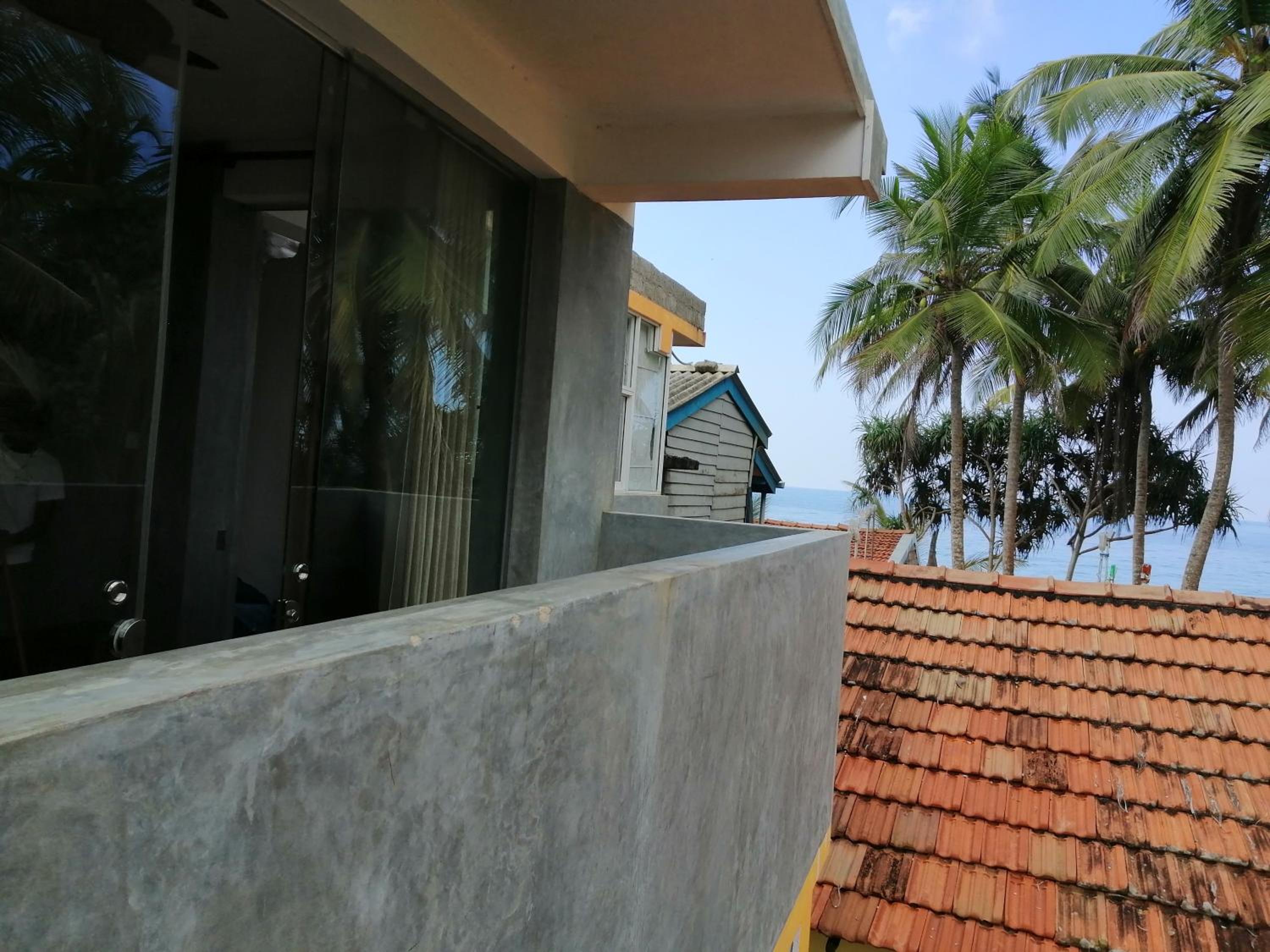 thambili beach room Hikkaduwa