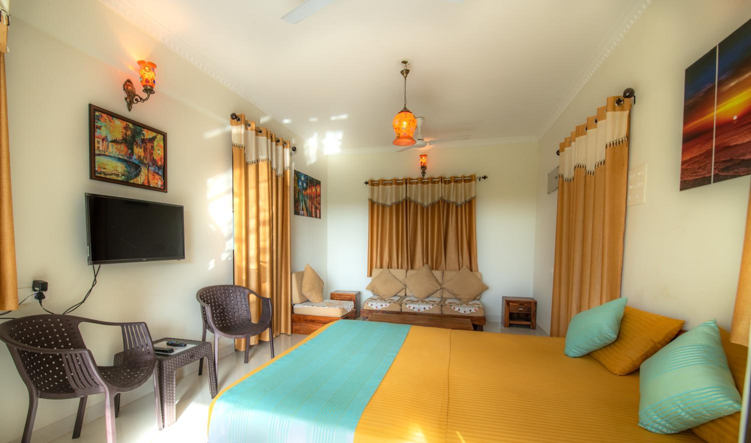 Monarch Suites