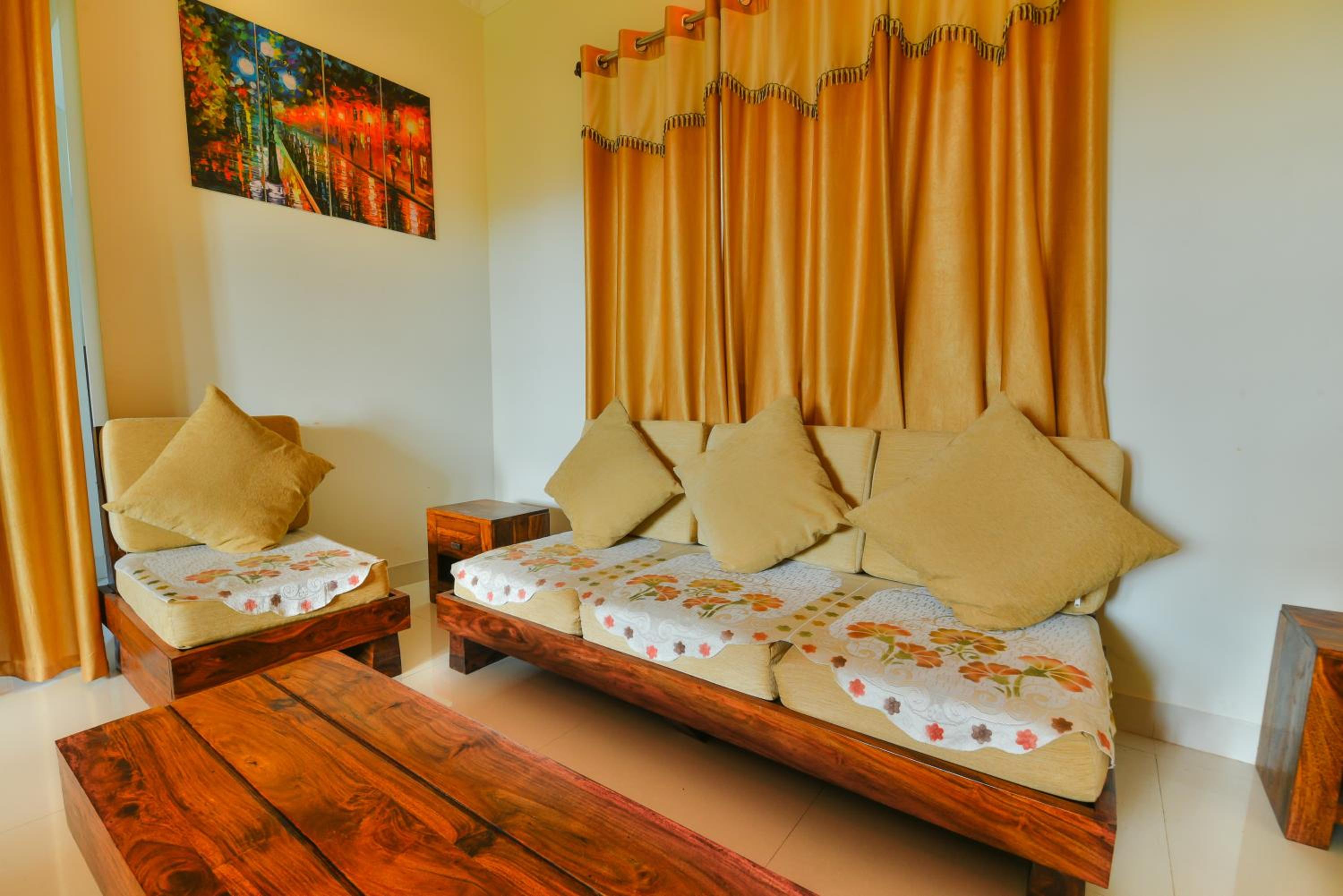 Monarch Suites