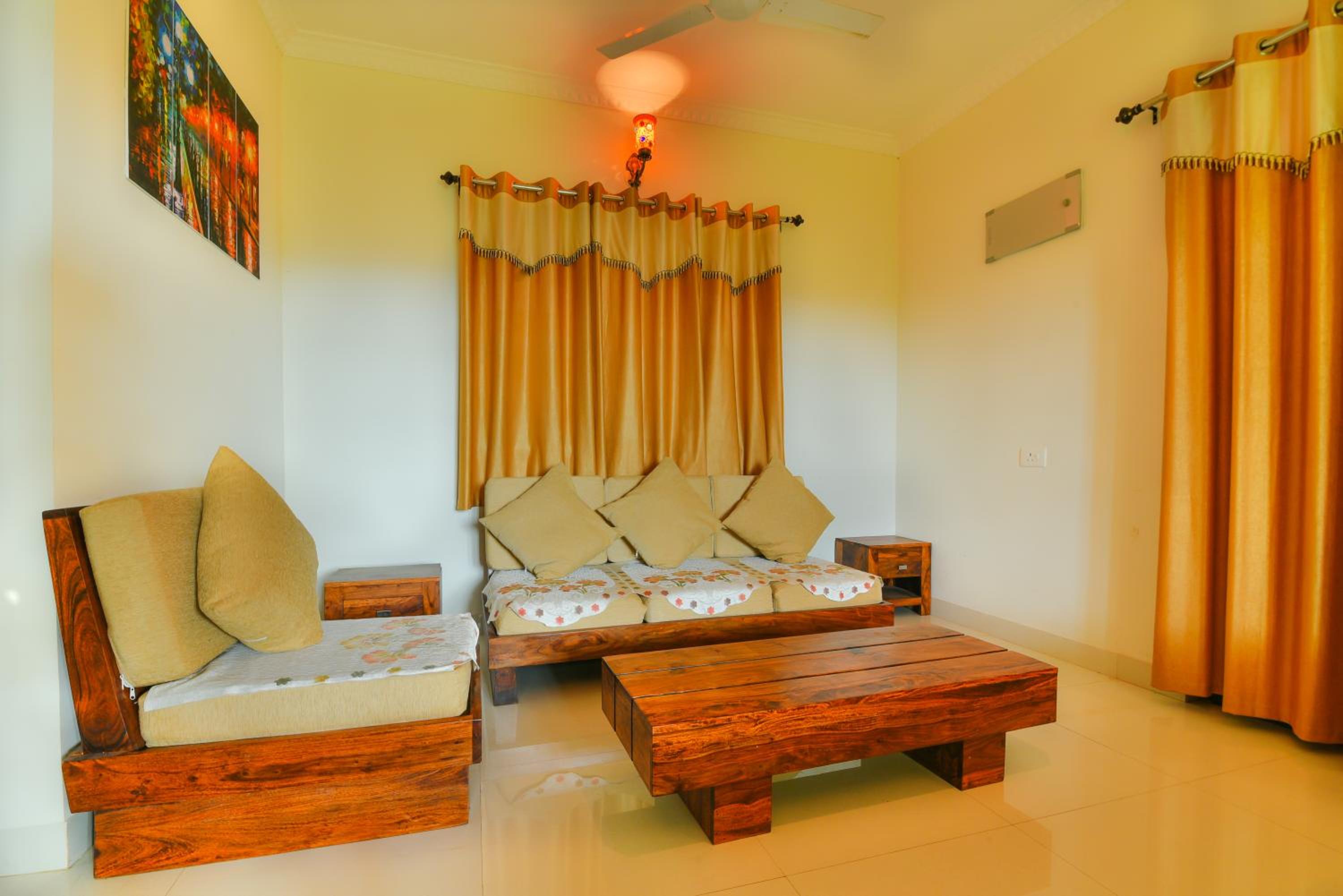 Monarch Suites